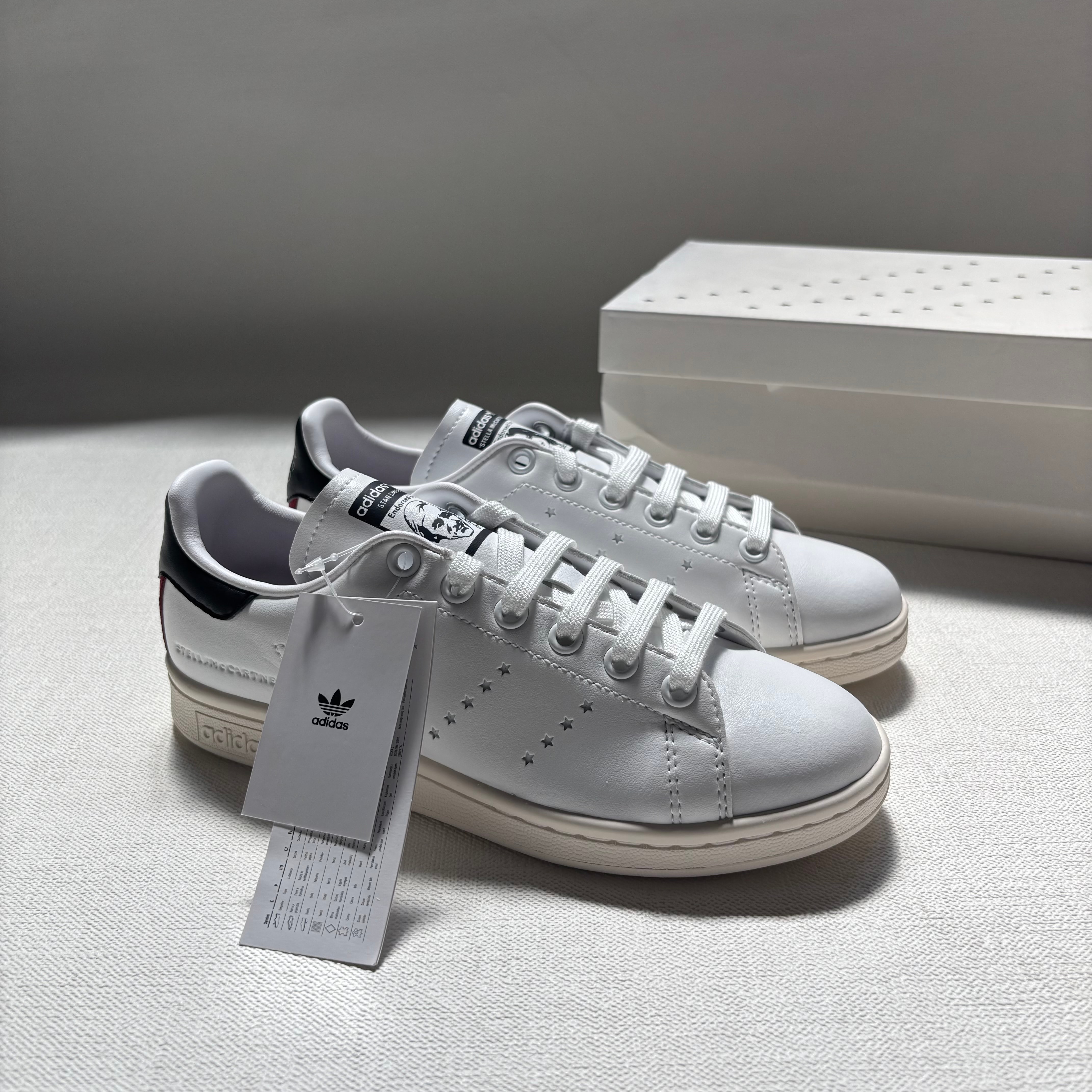 ステラ・マッカートニー × アディダス スタンスミス "フットウェアホワイト"
