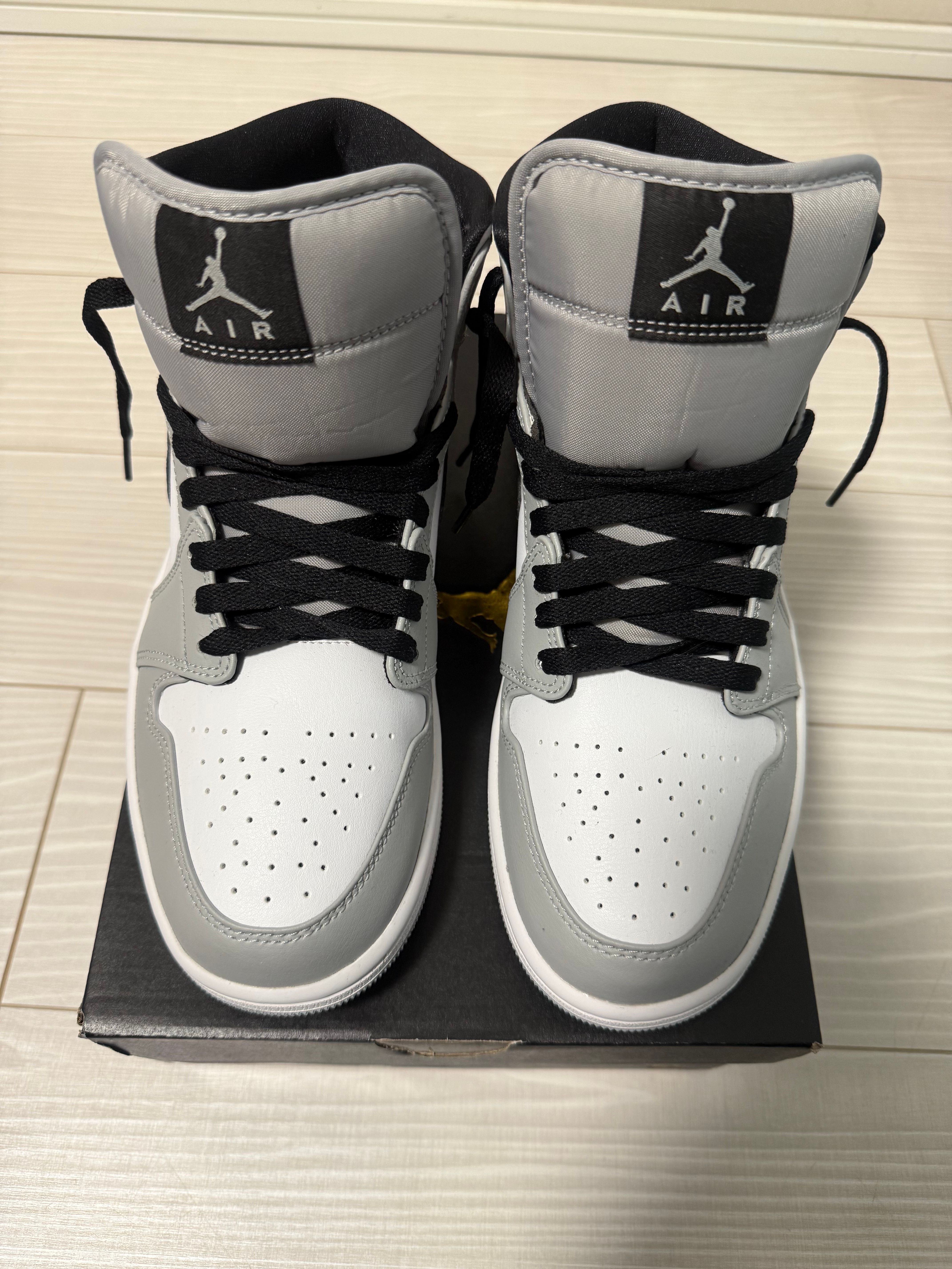 Nike Air Jordan 1 Mid "Light Smoke Grey/White/Black"