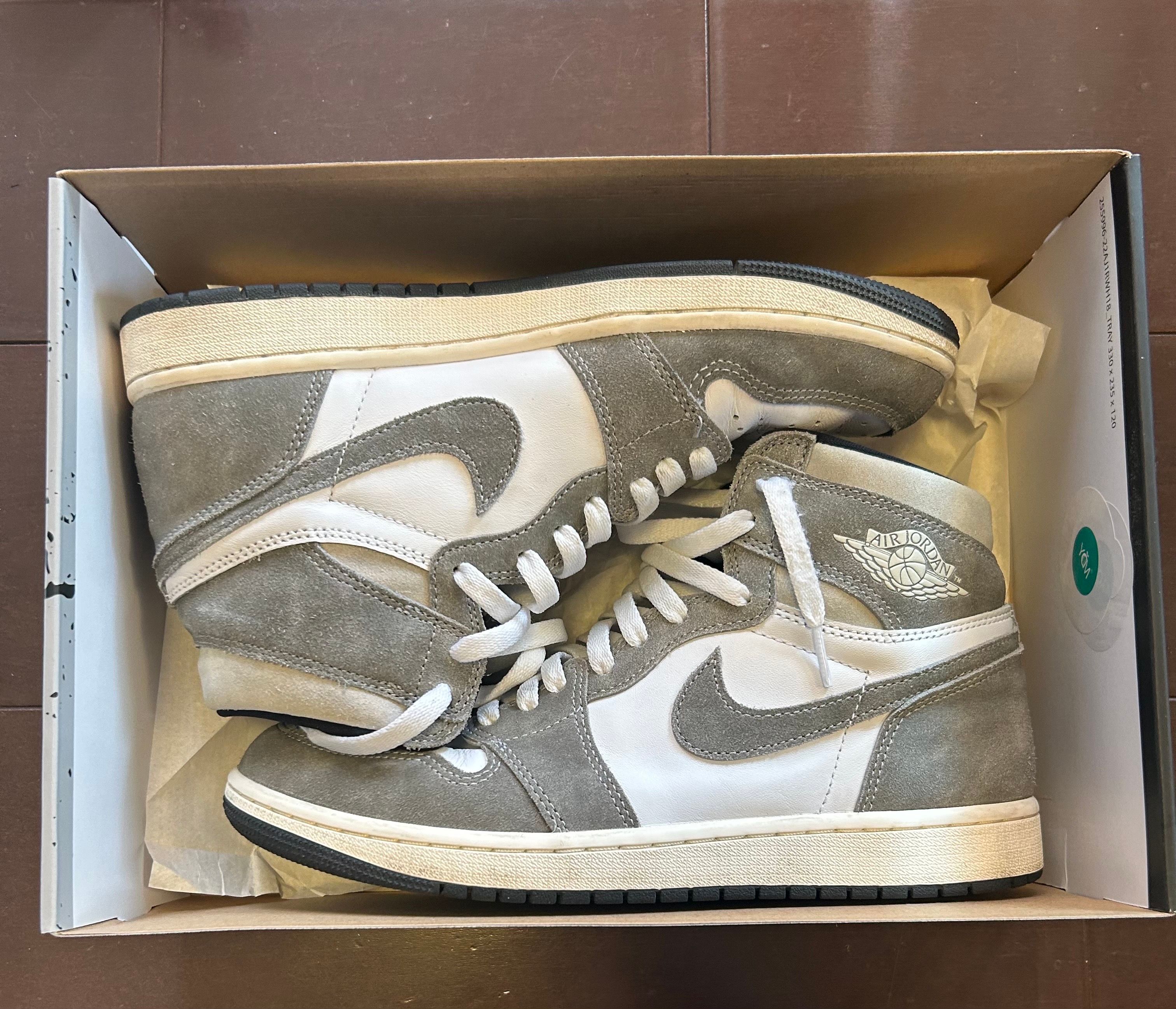 Nike Air Jordan 1 Retro High OG "Black and Smoke Grey"