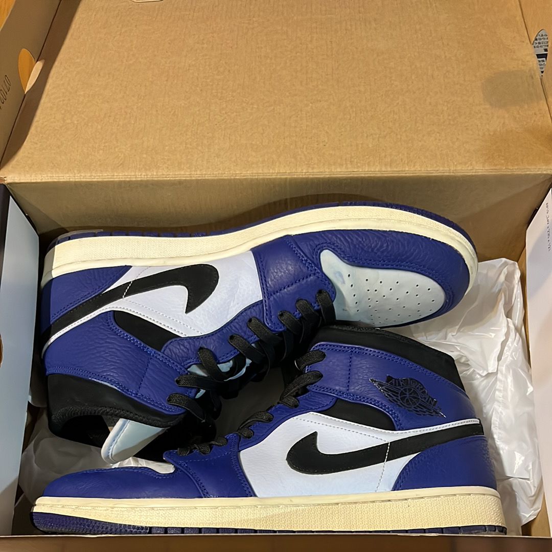 Nike Air Jordan 1 Mid "Deep Royal Blue"