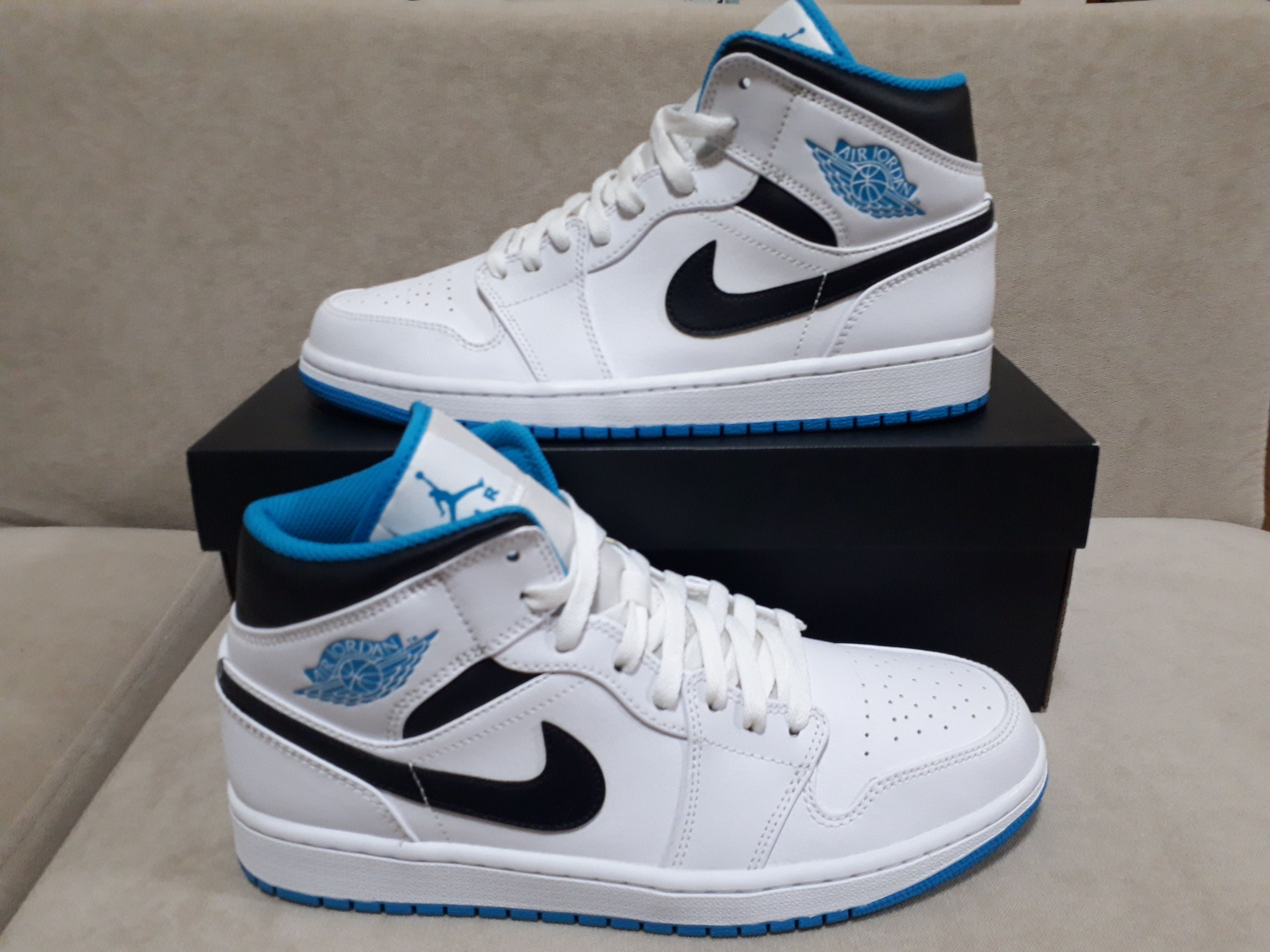 Nike Air Jordan 1 Mid "White/Laser blue"