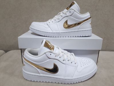 NIKE Women's AIR JORDAN 1 LOW SE "WHITE/GOLD"