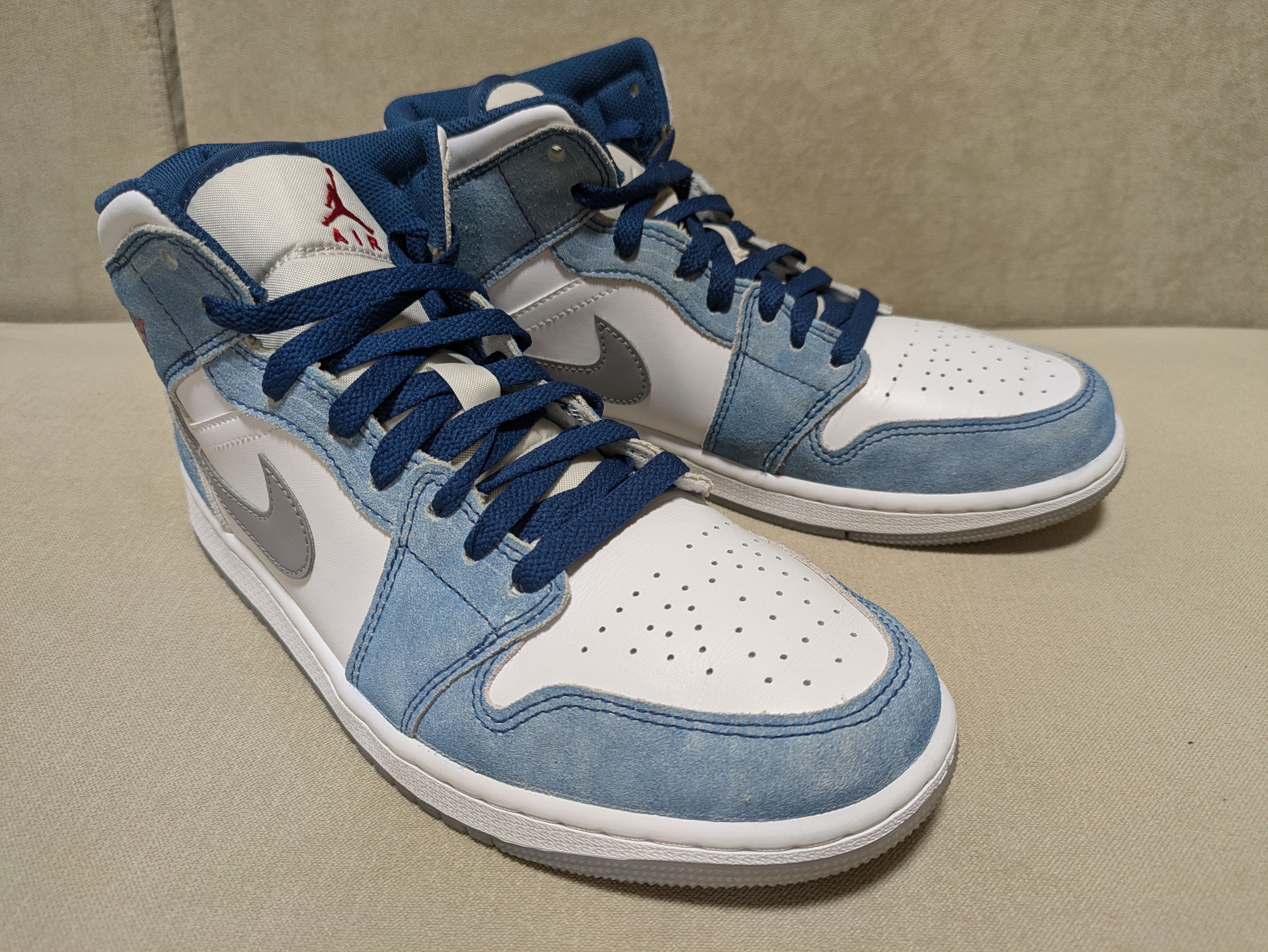 Nike Air Jordan 1 Mid SE "White/Hyper Royal/Red"