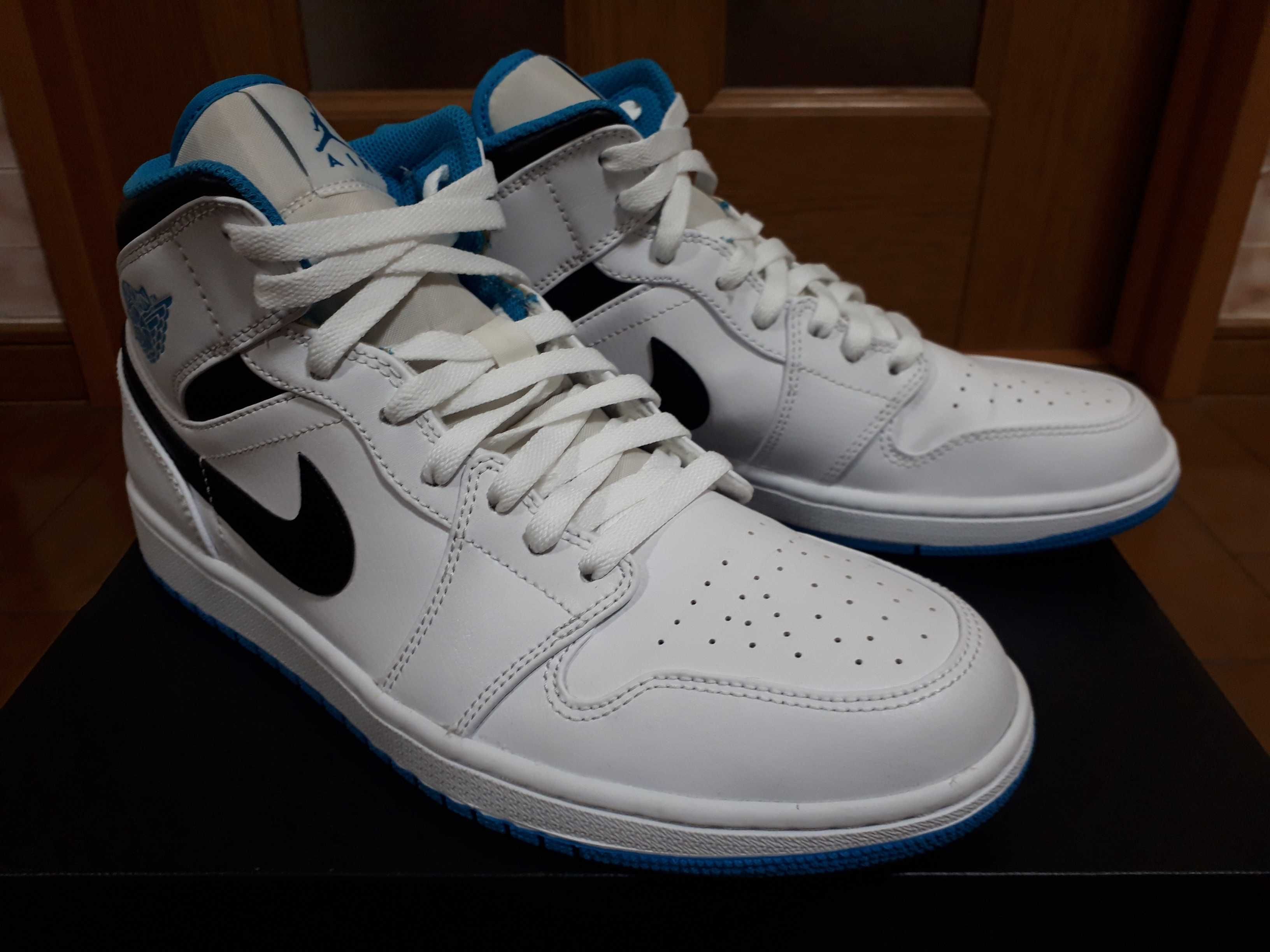 Nike Air Jordan 1 Mid "White/Laser blue"