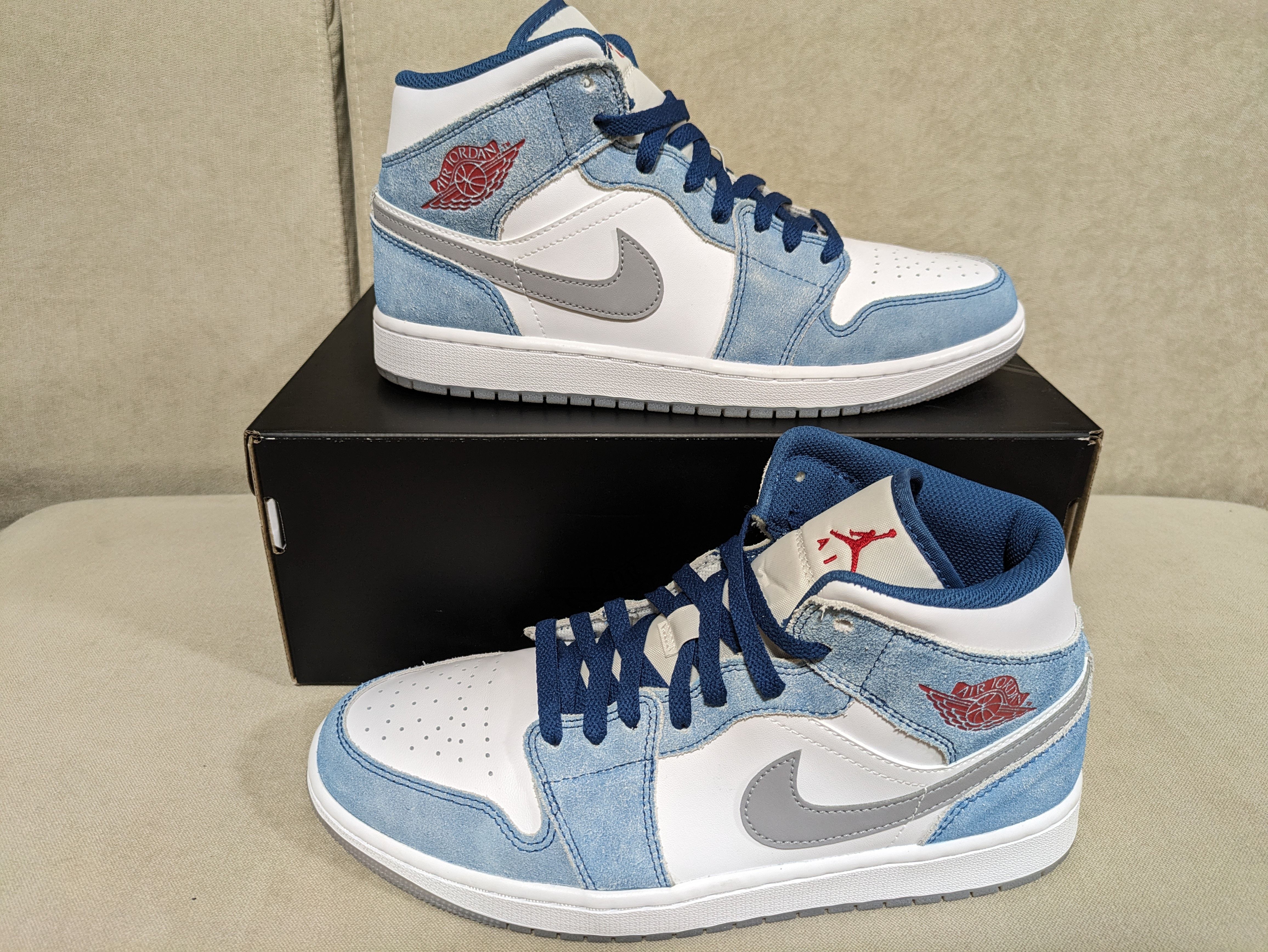 Nike Air Jordan 1 Mid SE "White/Hyper Royal/Red"