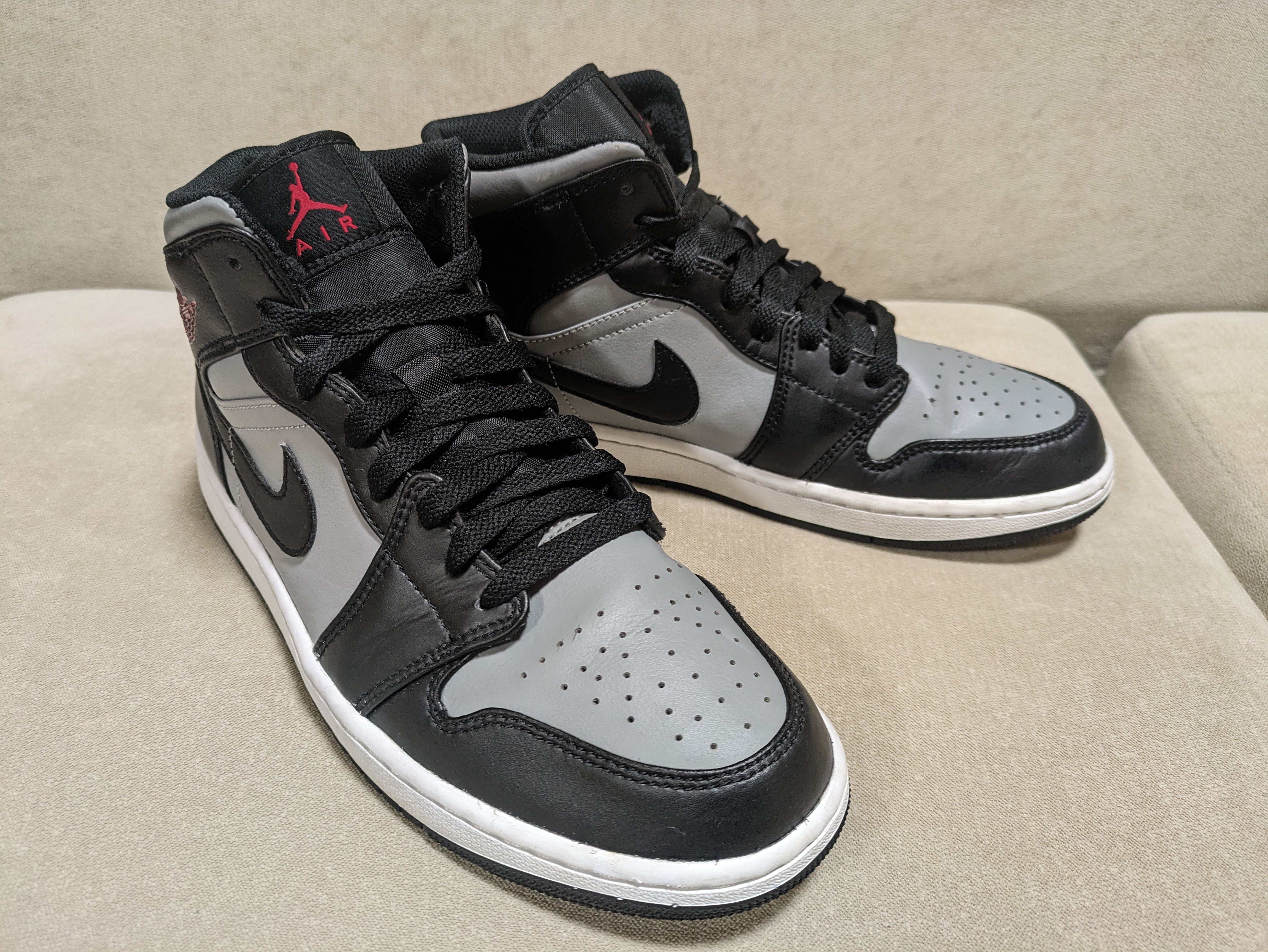 Nike Air Jordan 1 Mid "Shadow"