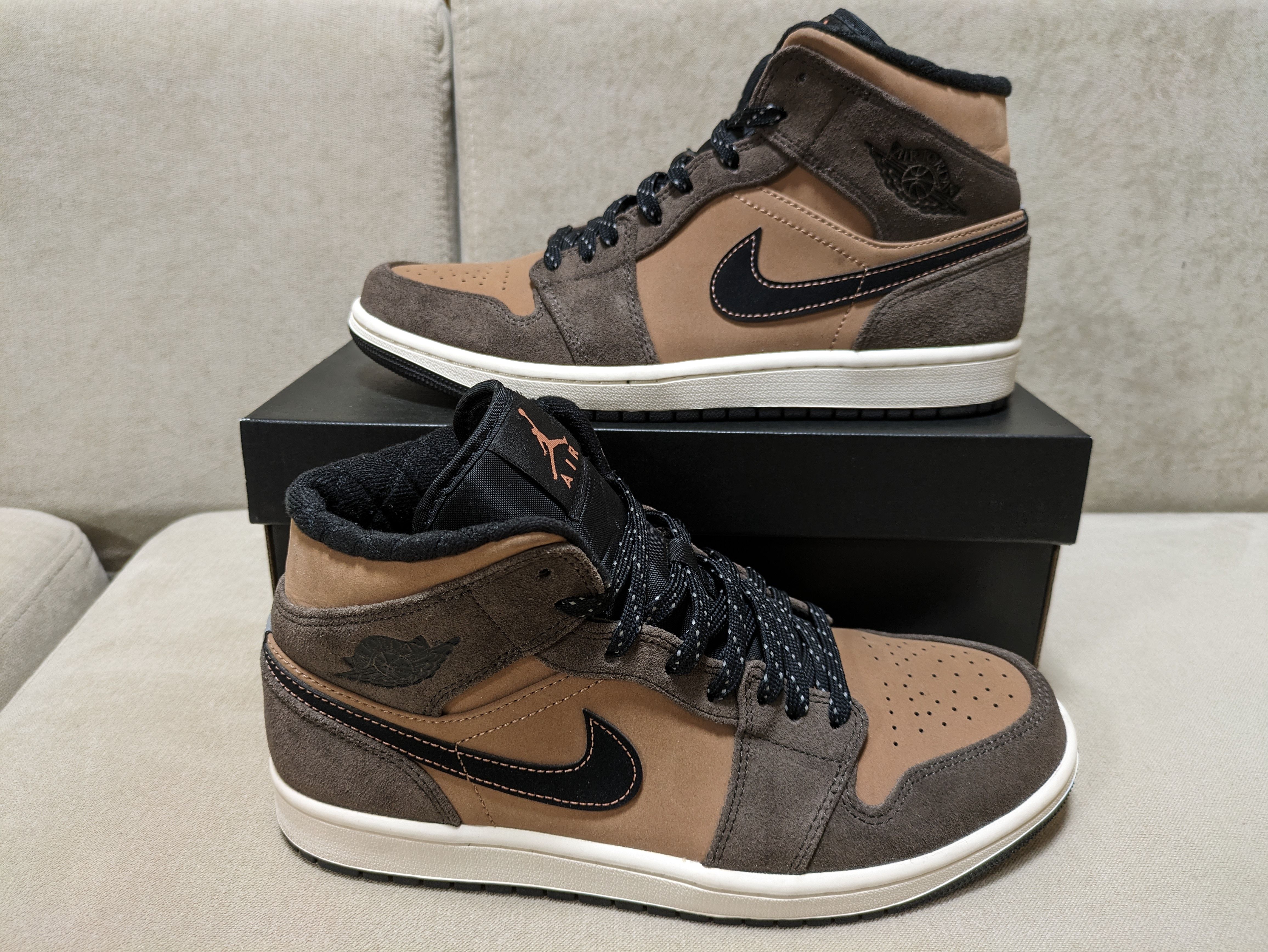 Nike Air Jordan 1 Mid SE "Dark Chocolate"