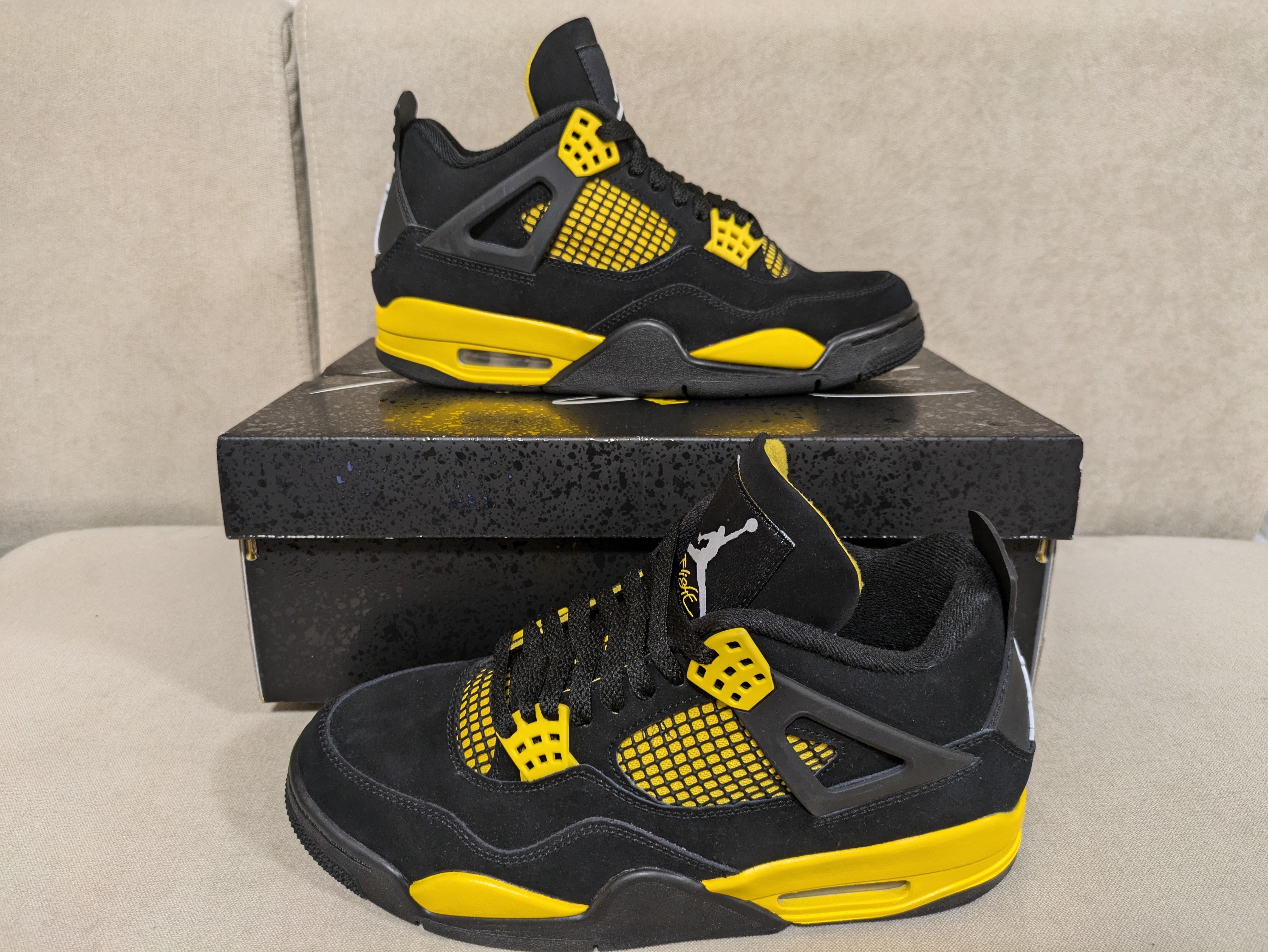 Nike Air Jordan 4 Retro "Thunder"(2023)