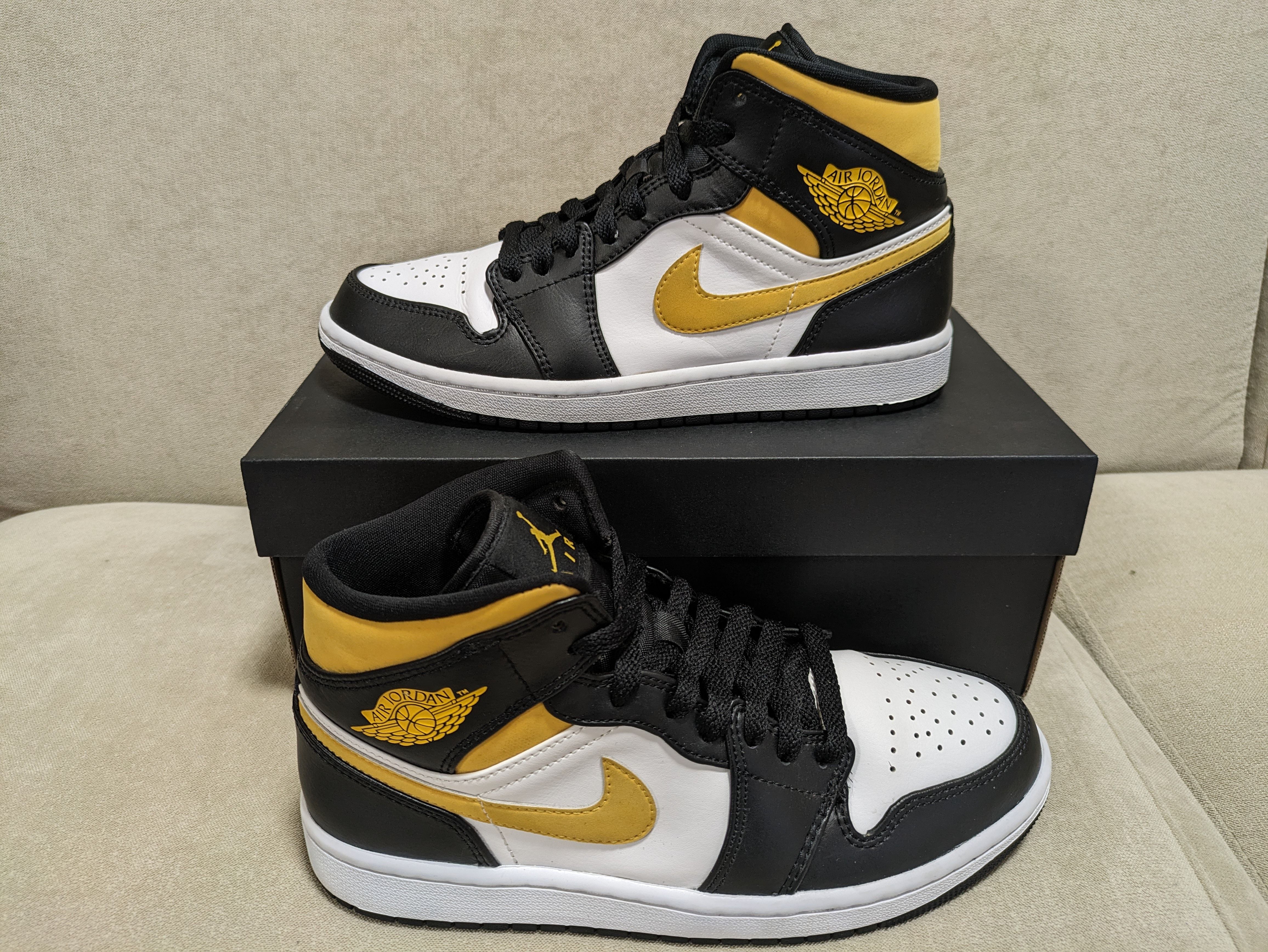 Nike Air Jordan 1 Mid "White/Pollen-Black"