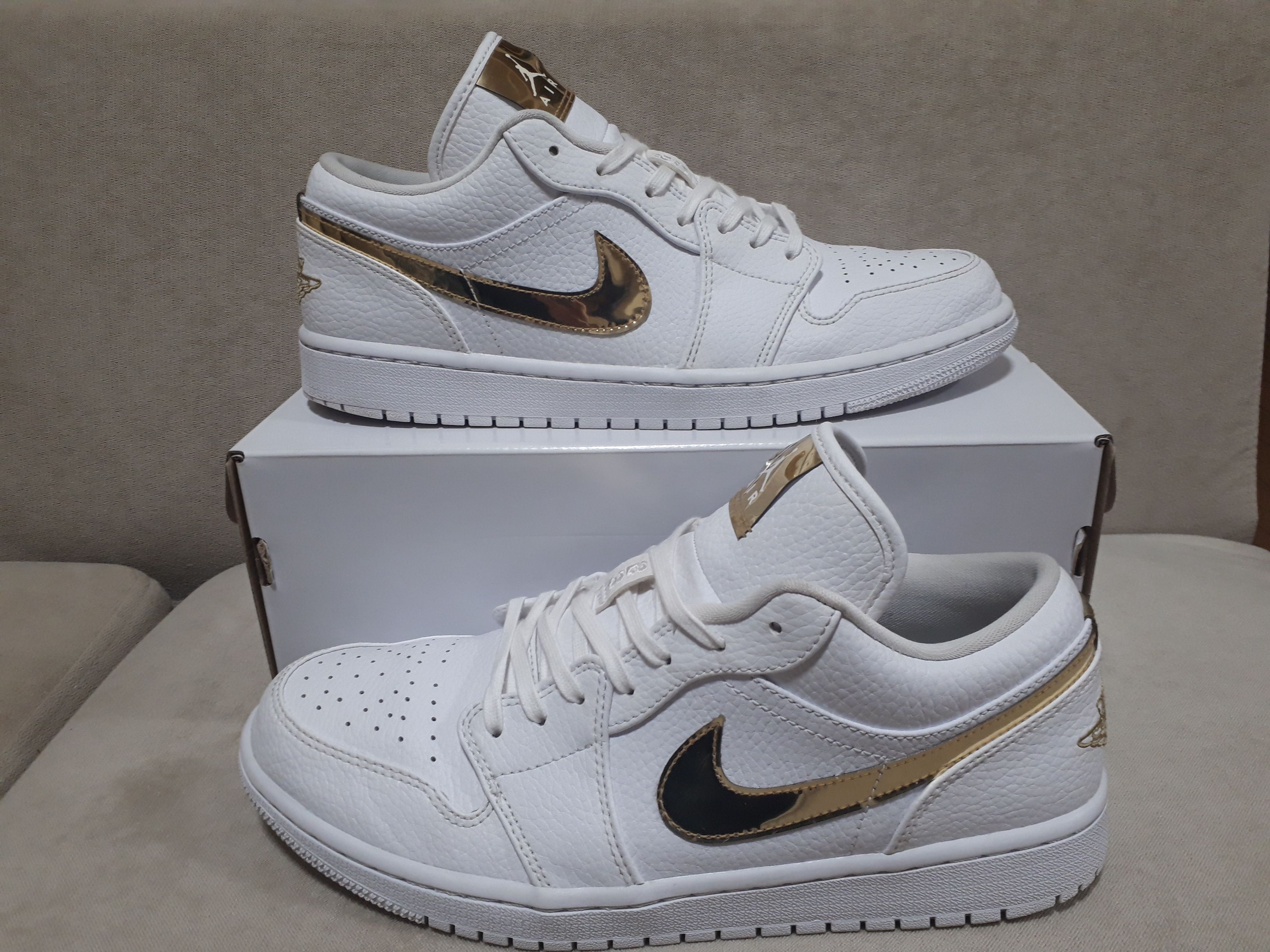 NIKE Women's AIR JORDAN 1 LOW SE "WHITE/GOLD"