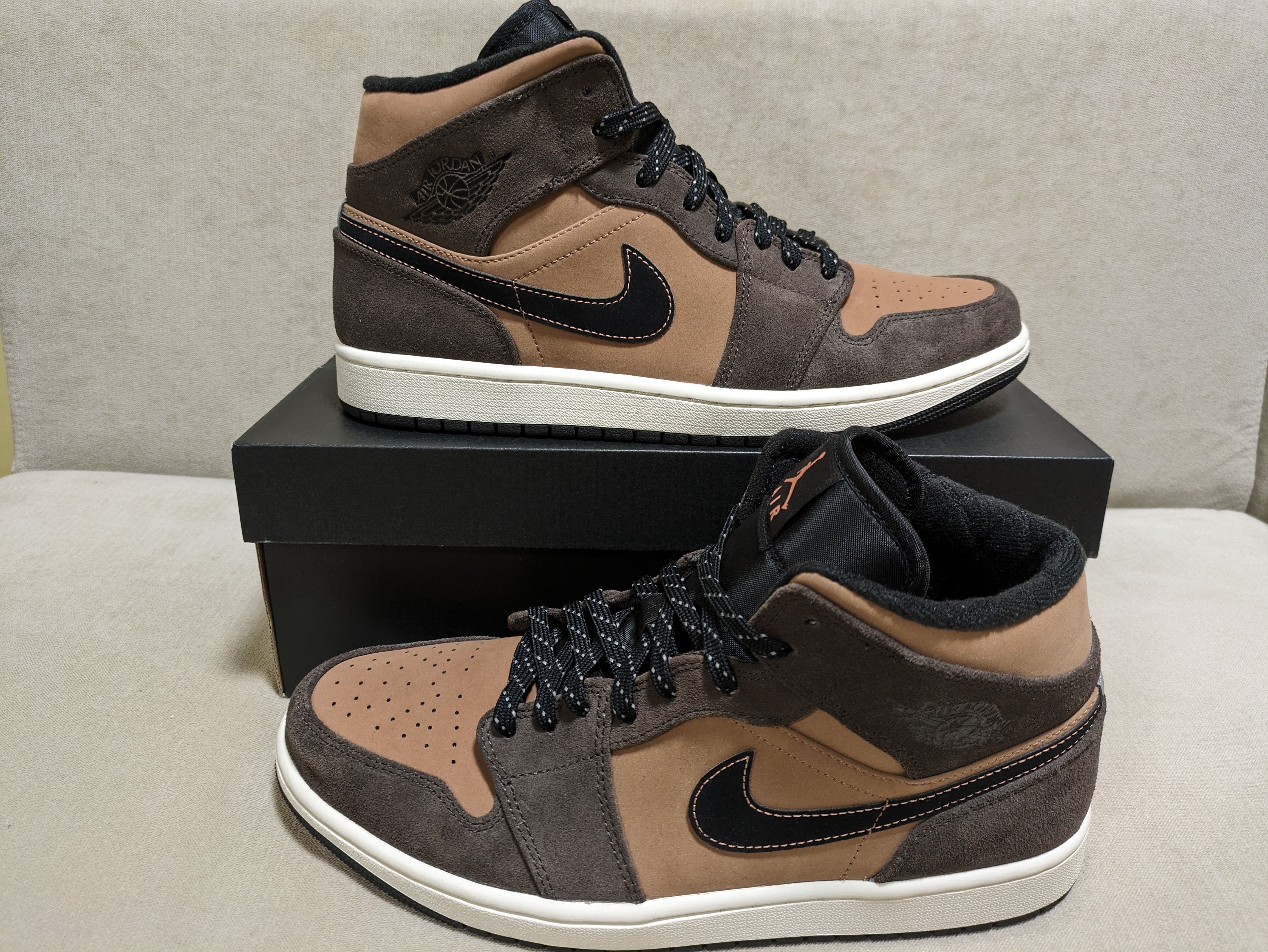 Nike Air Jordan 1 Mid SE "Dark Chocolate"