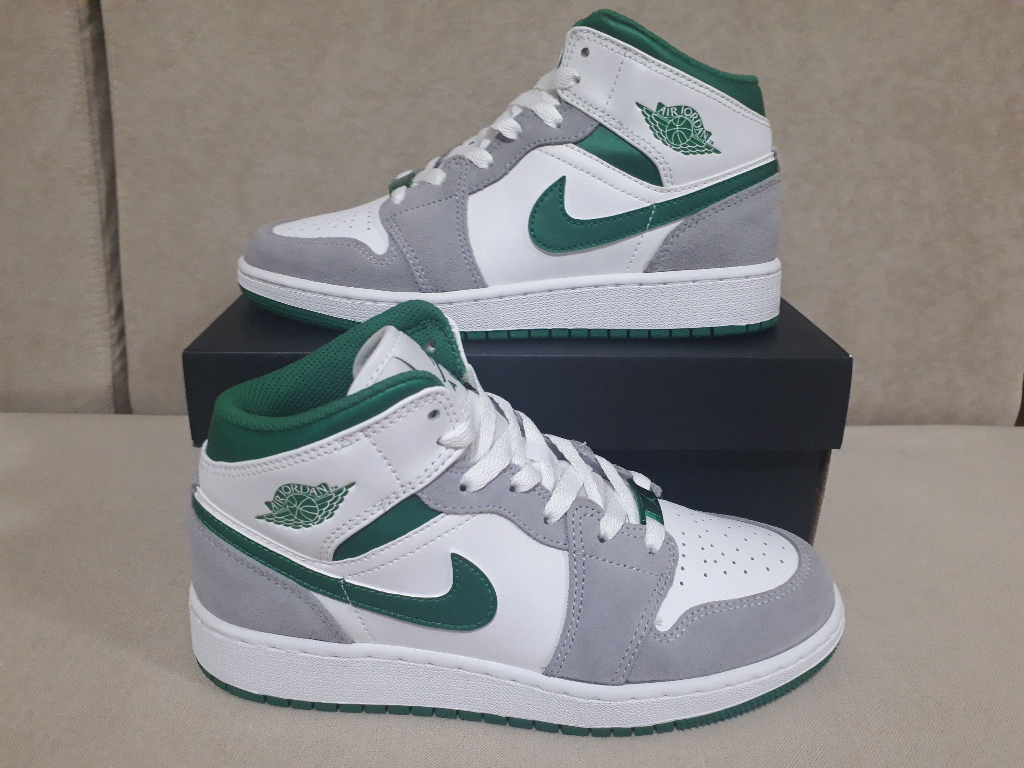 Nike GS Air Jordan 1 Mid SE "White Pine Green Smoke Grey"