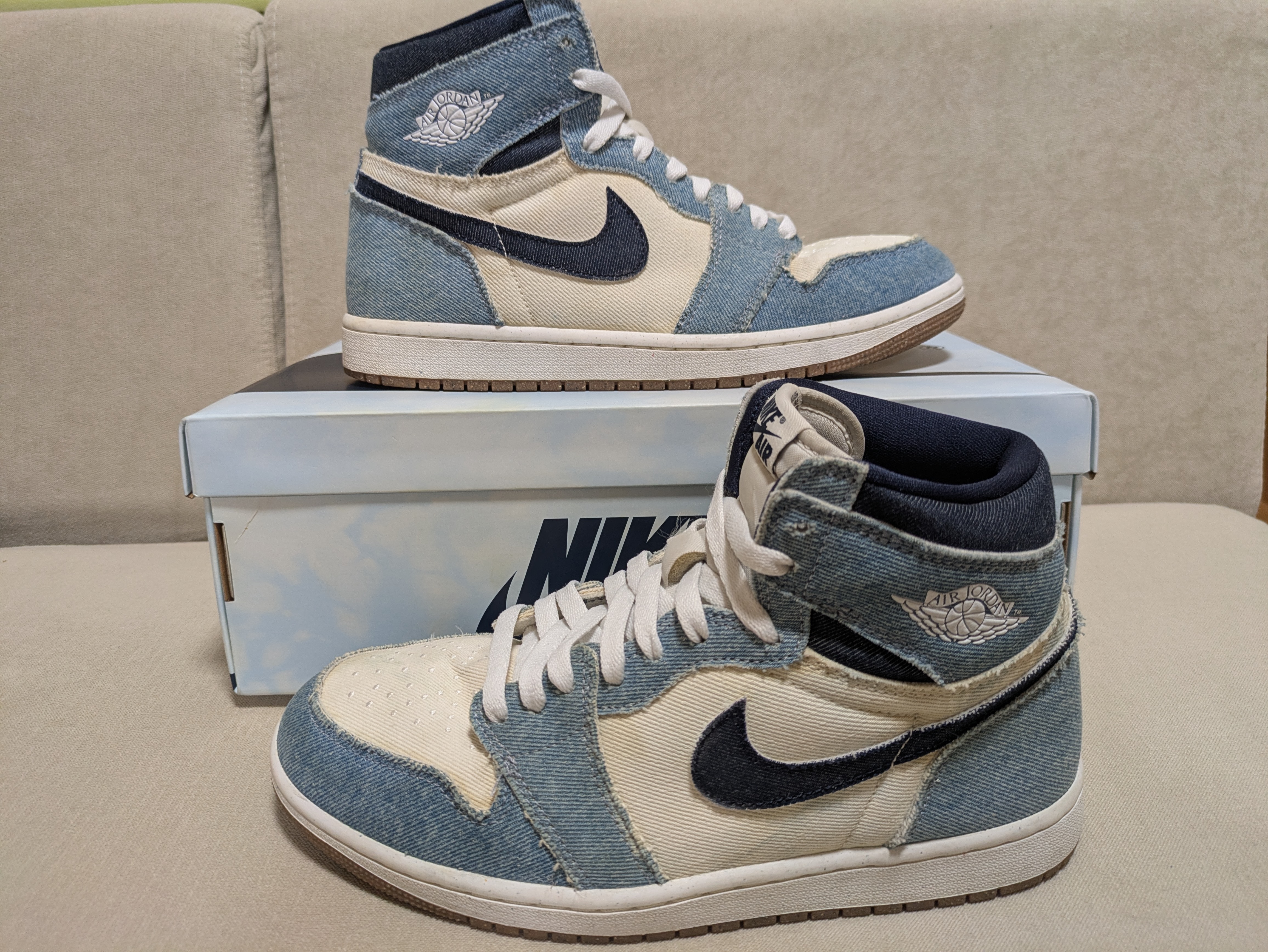 Nike Air Jordan 1 Retro High OG "Denim"