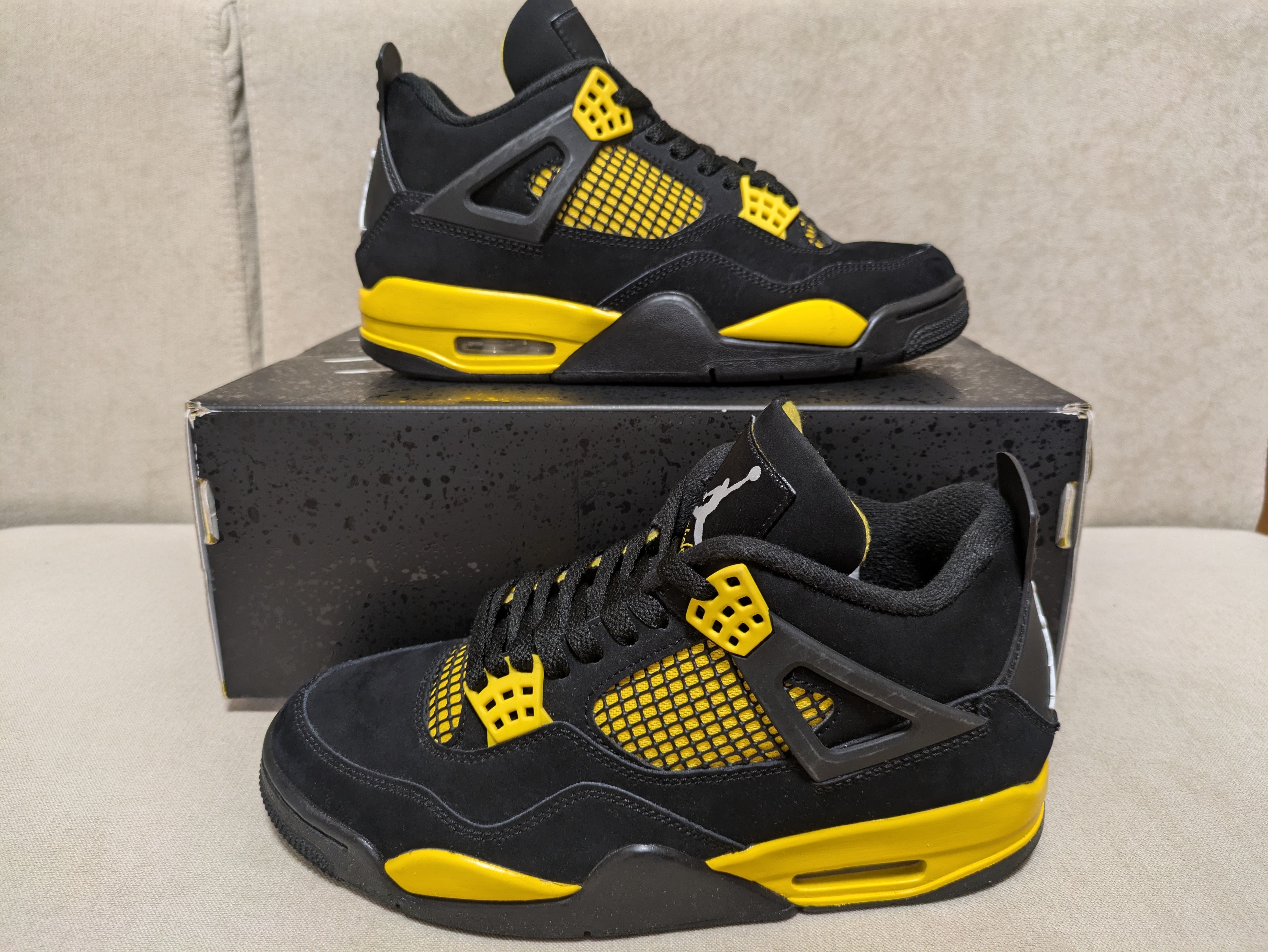 Nike Air Jordan 4 Retro "Thunder"(2023)