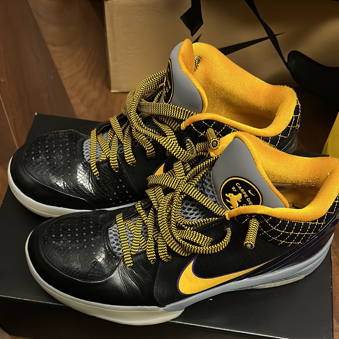 ナイキ コービー4 プロトロ "ブラック/デルソル"