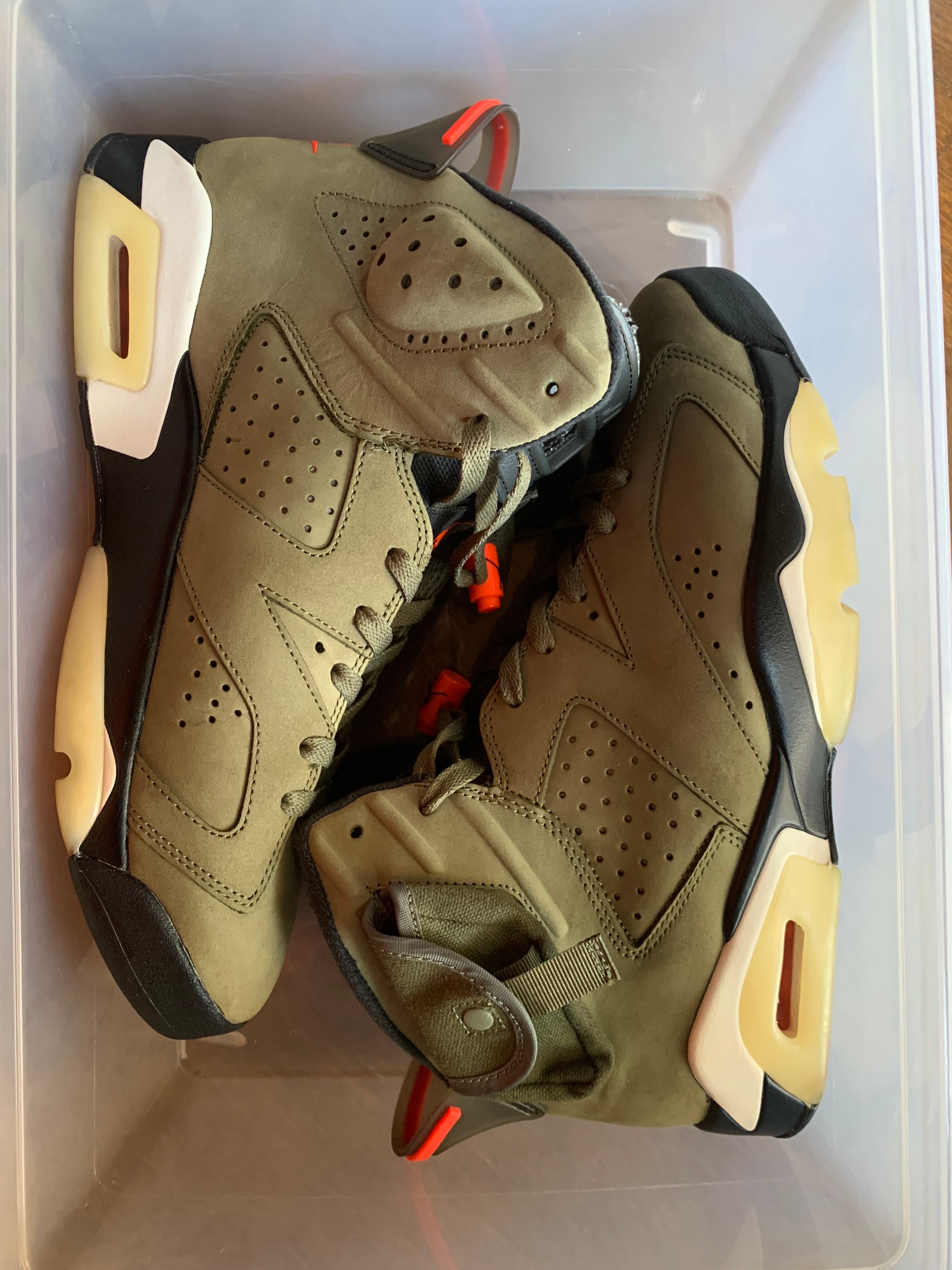 Travis Scott × Nike Air Jordan 6 Retro "Medium Olive"