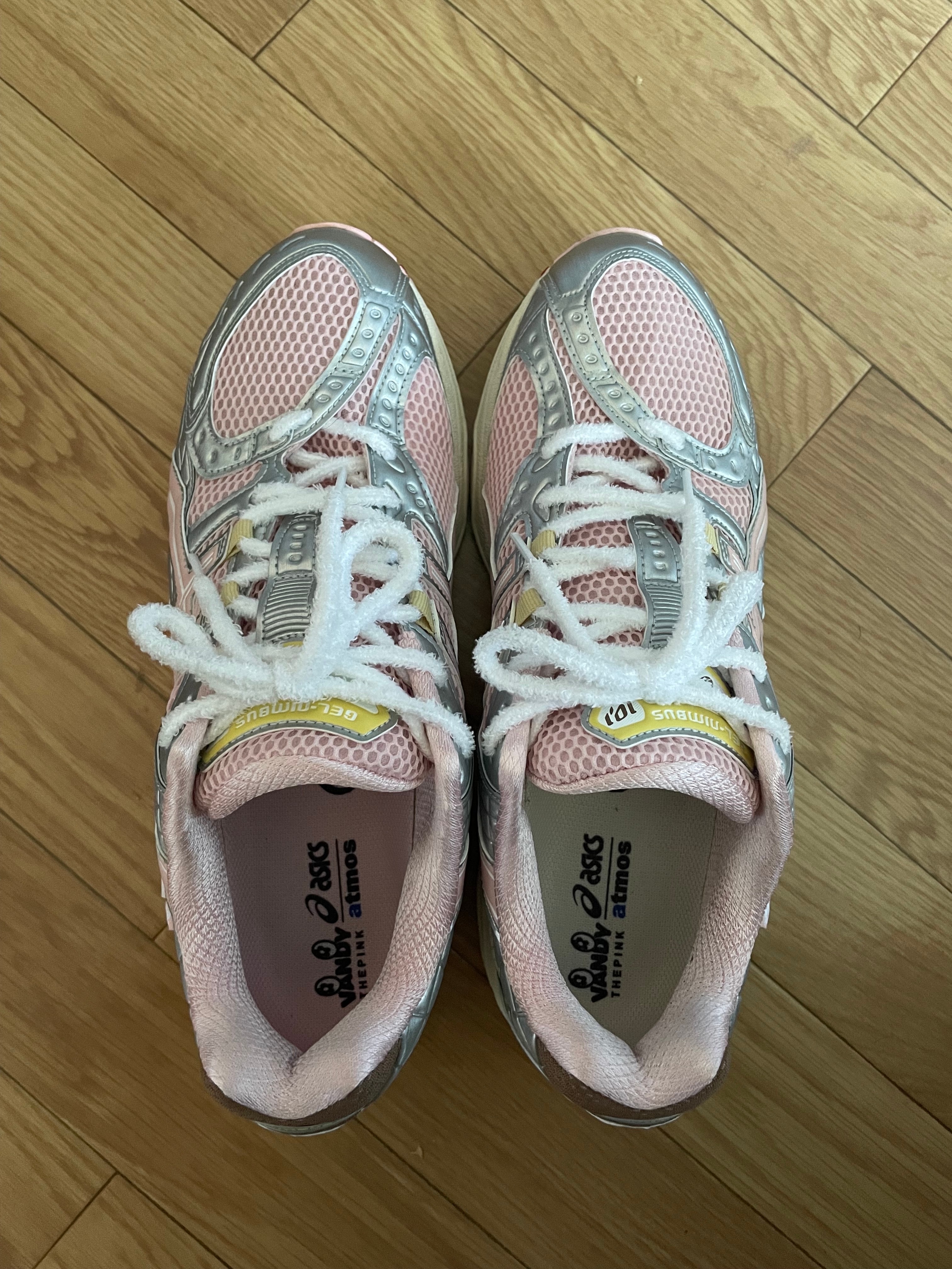 ヴァンディーザピンク × アトモス × アシックス ゲルニンバス10.1 "ストロベリークリーム"