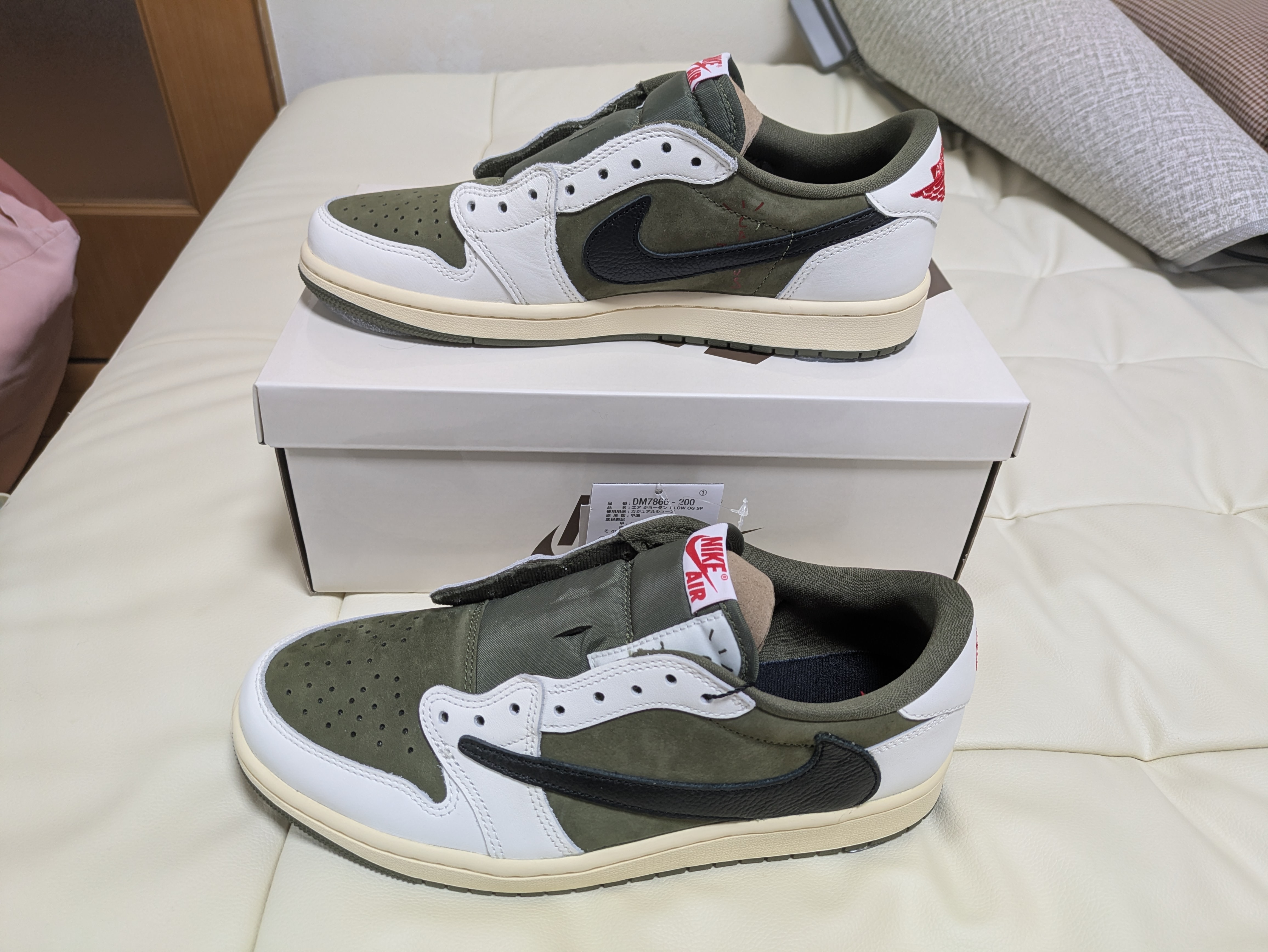 トラヴィススコット × ナイキ エアジョーダン1 ロー OG SP "リバースオリーブ"