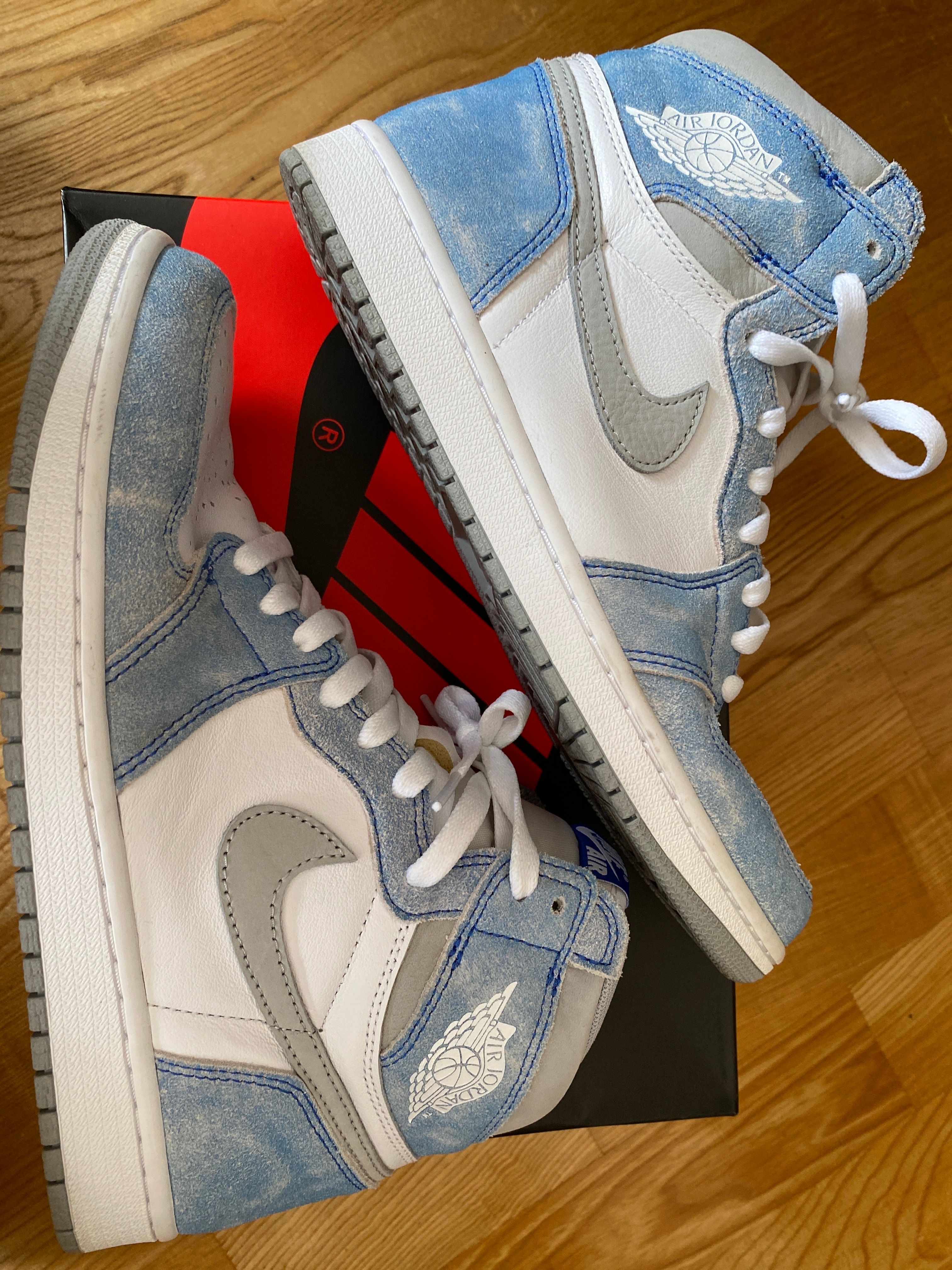 Nike Air Jordan 1 High OG "Hyper Royal"