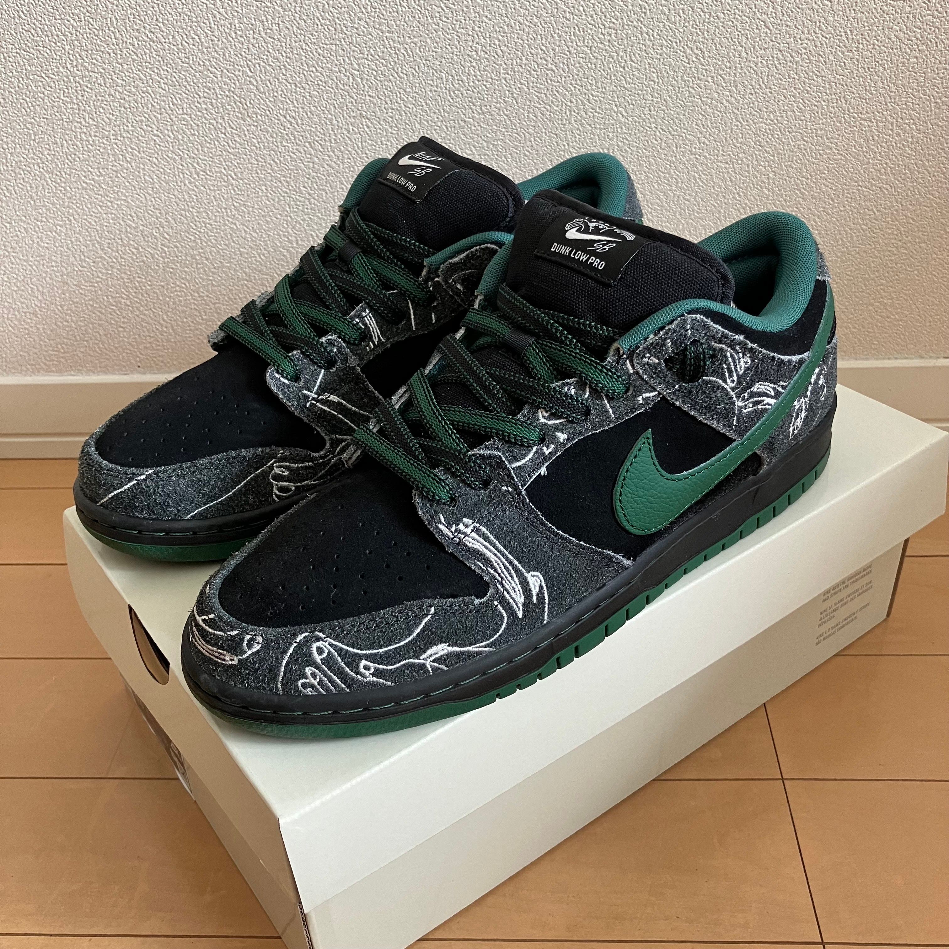 There Skateboards × Nike SB Dunk Low Pro "Anthracite and Gorge Green"
