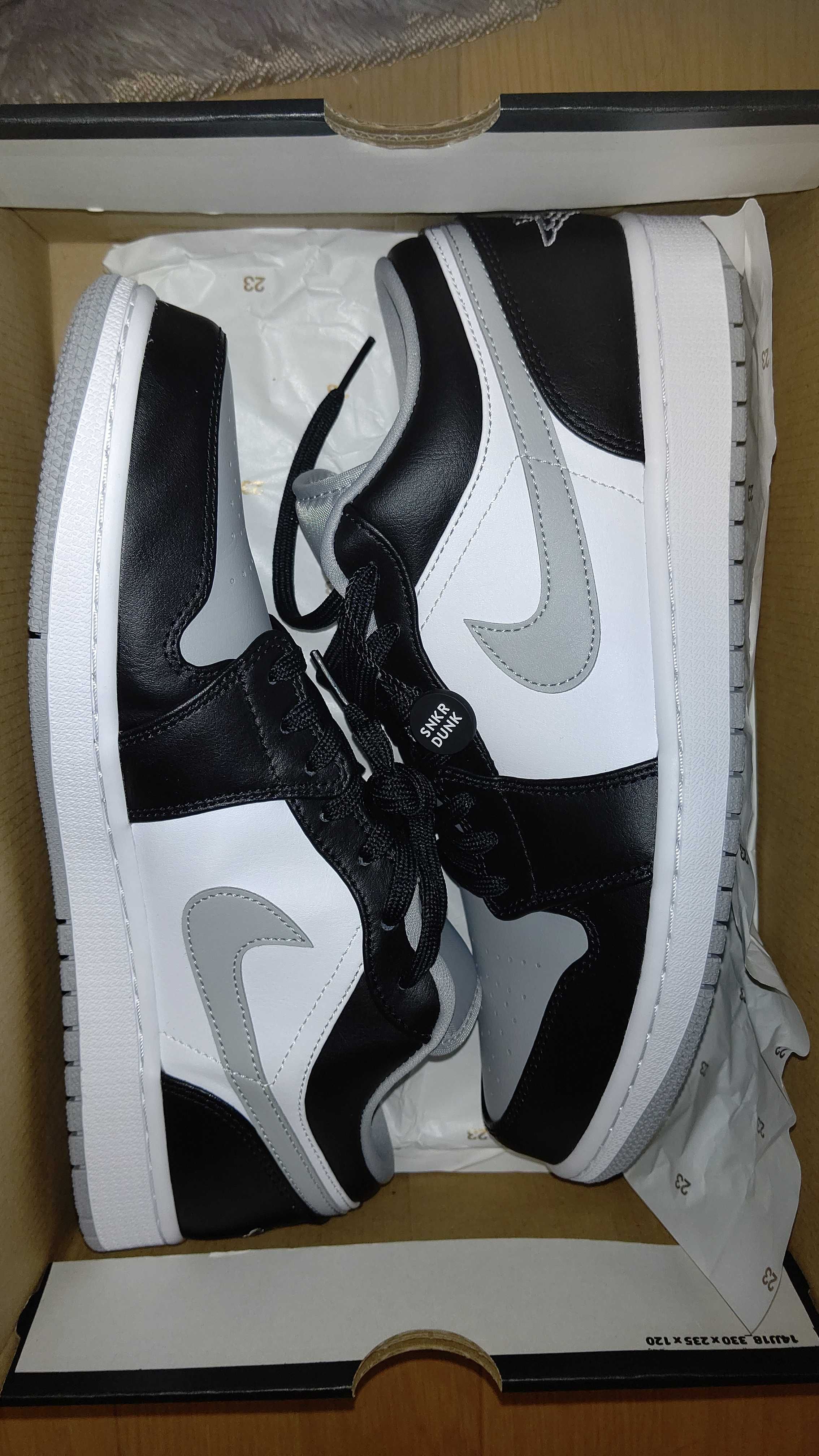 NIKE AIR JORDAN 1 LOW "BLACK/LIGHT SMOKE GREY"