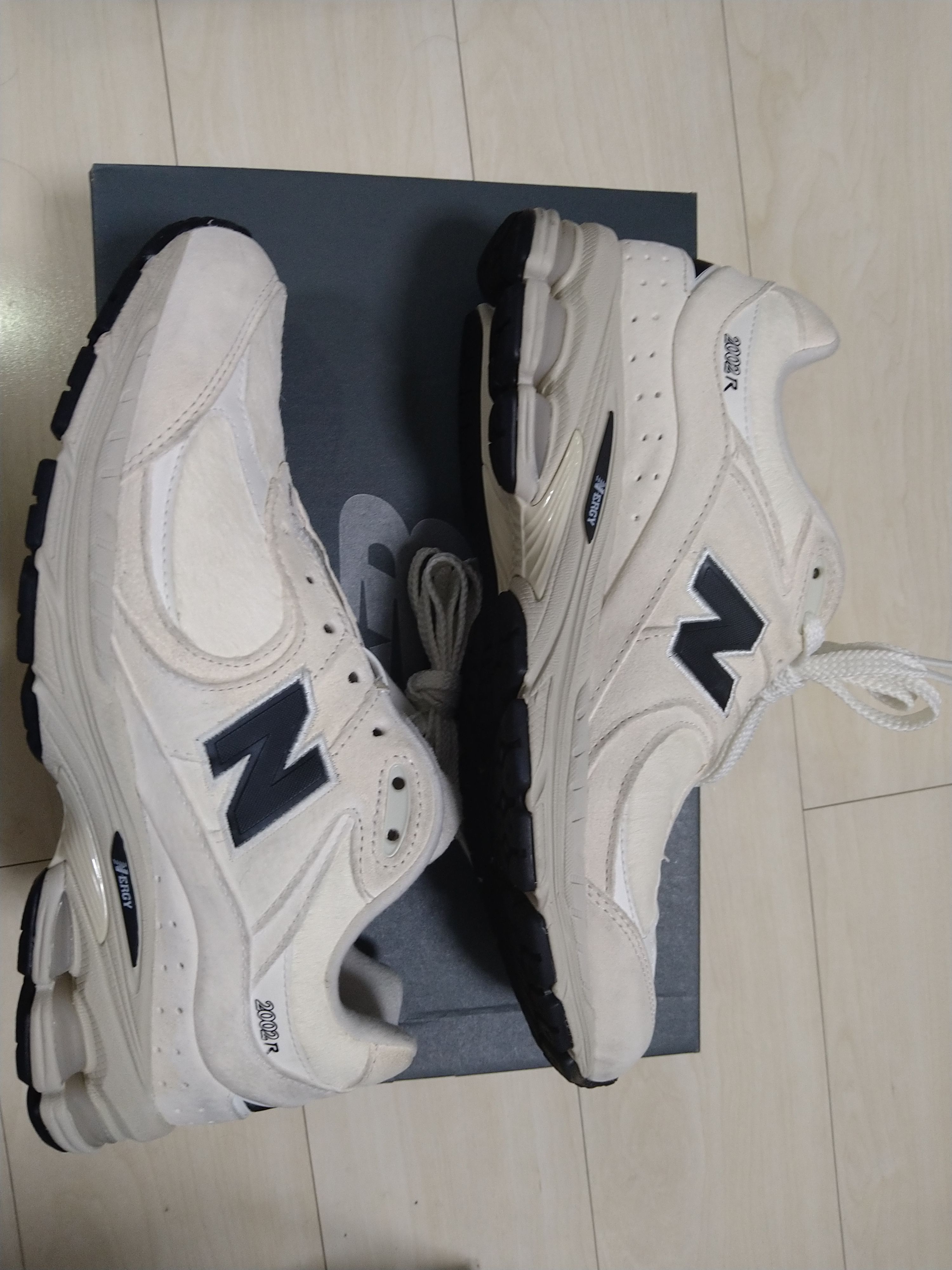 New Balance 2002R WHITE PACK "White Fur"