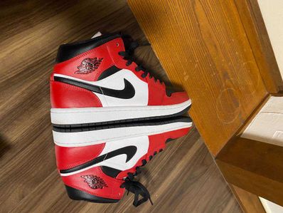 Nike Air Jordan 1 Mid "Chicago Black Toe"