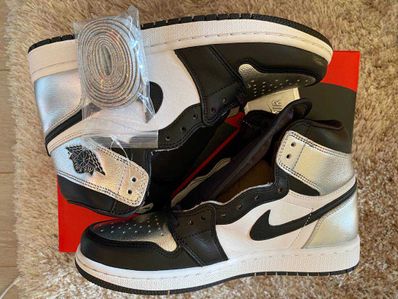 Nike Women's Air Jordan 1 Retro High OG "Silver Toe"