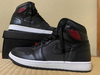 Nike Air Jordan 1 Retro High OG "Black/Metallic Silver/Gym Red"