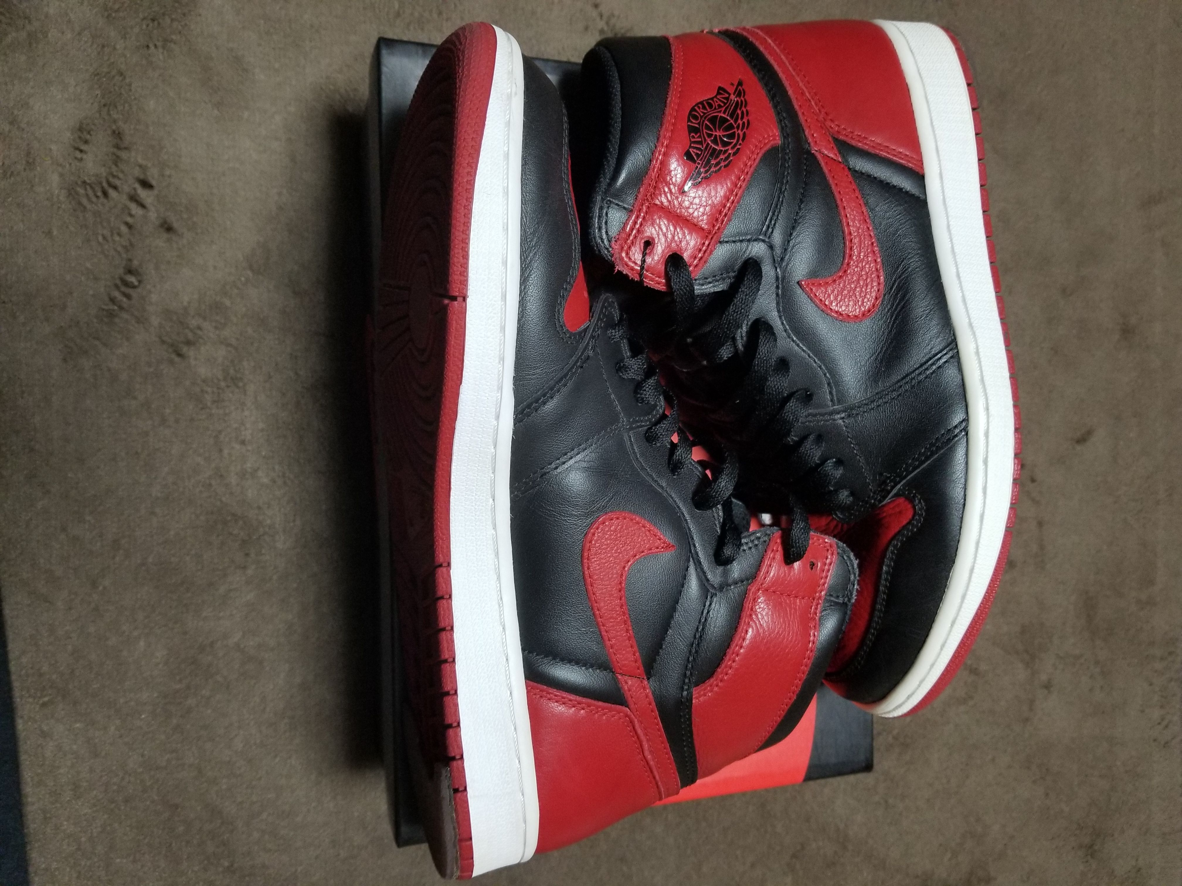 Nike Air Jordan 1 Retro High OG "Bred/Banned" (2016)