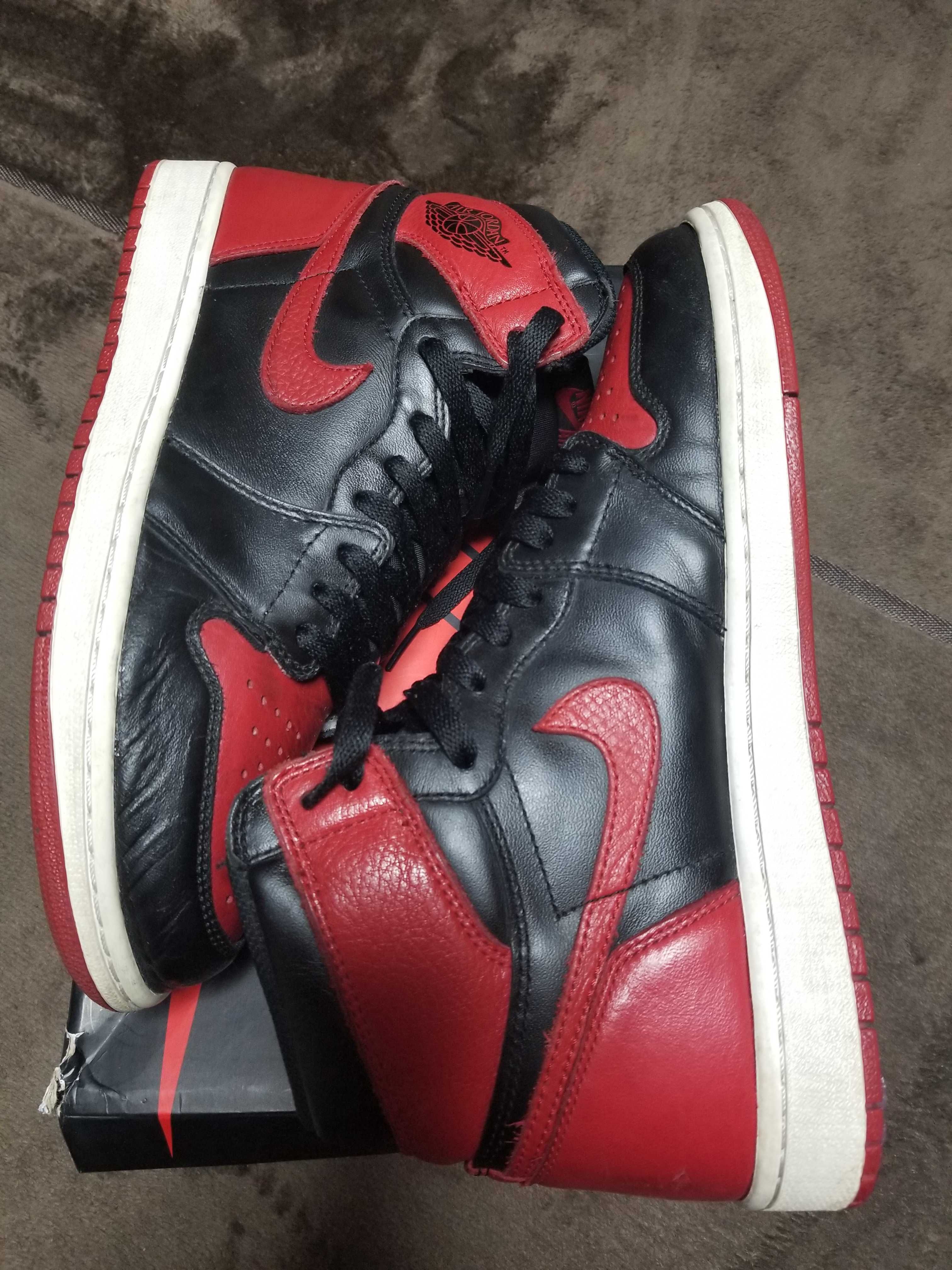 Nike Air Jordan 1 Retro High OG "Bred/Banned" (2016)