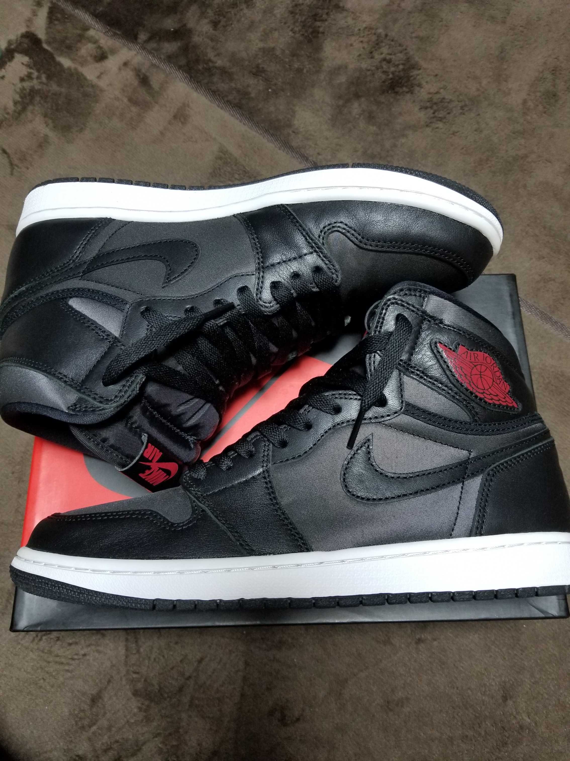 Nike Air Jordan 1 Retro High OG "Black/Metallic Silver/Gym Red"