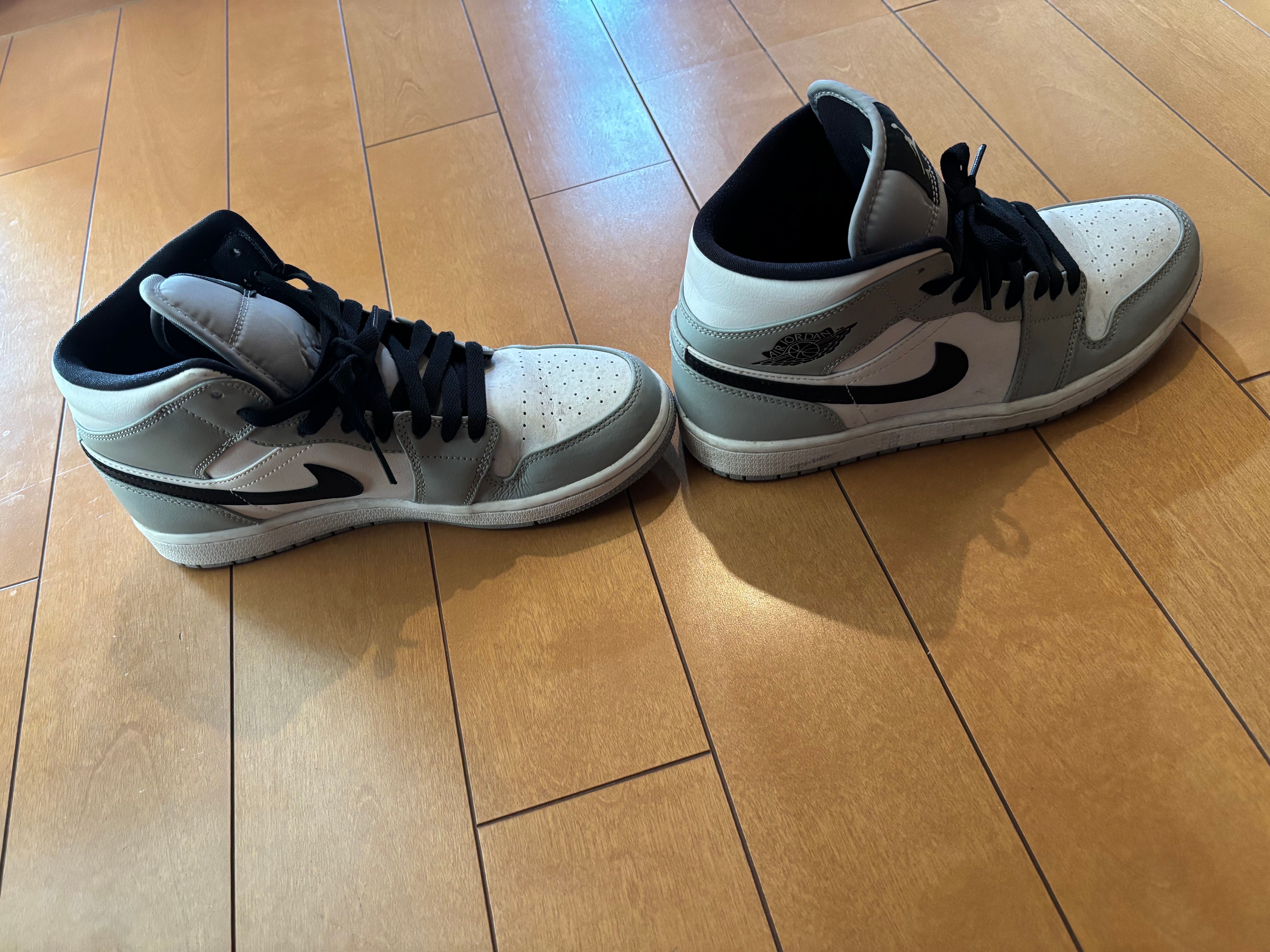 Nike Air Jordan 1 Mid "Light Smoke Grey/White/Black"