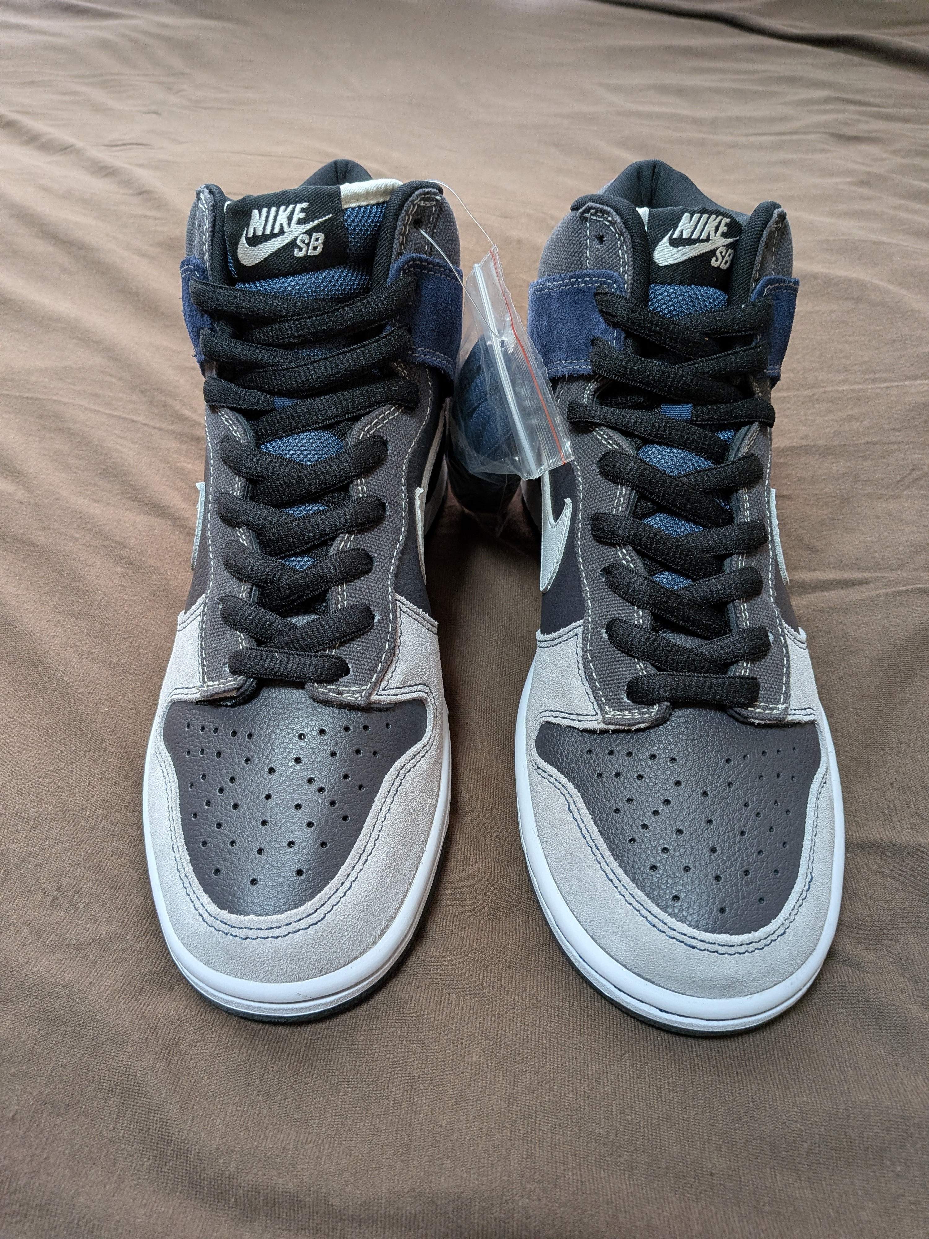 Nike SB Dunk High Un-Futuras "Anthracite/Mtlc Summit White"