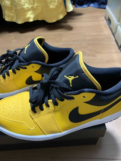NIKE AIR JORDAN 1 LOW "UNIVERSITY GOLD"
