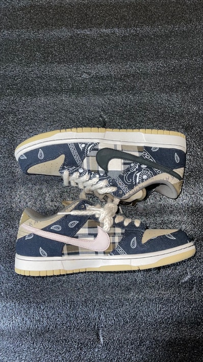 Travis Scott × Nike SB Dunk Low "Black/Parachute Beige"