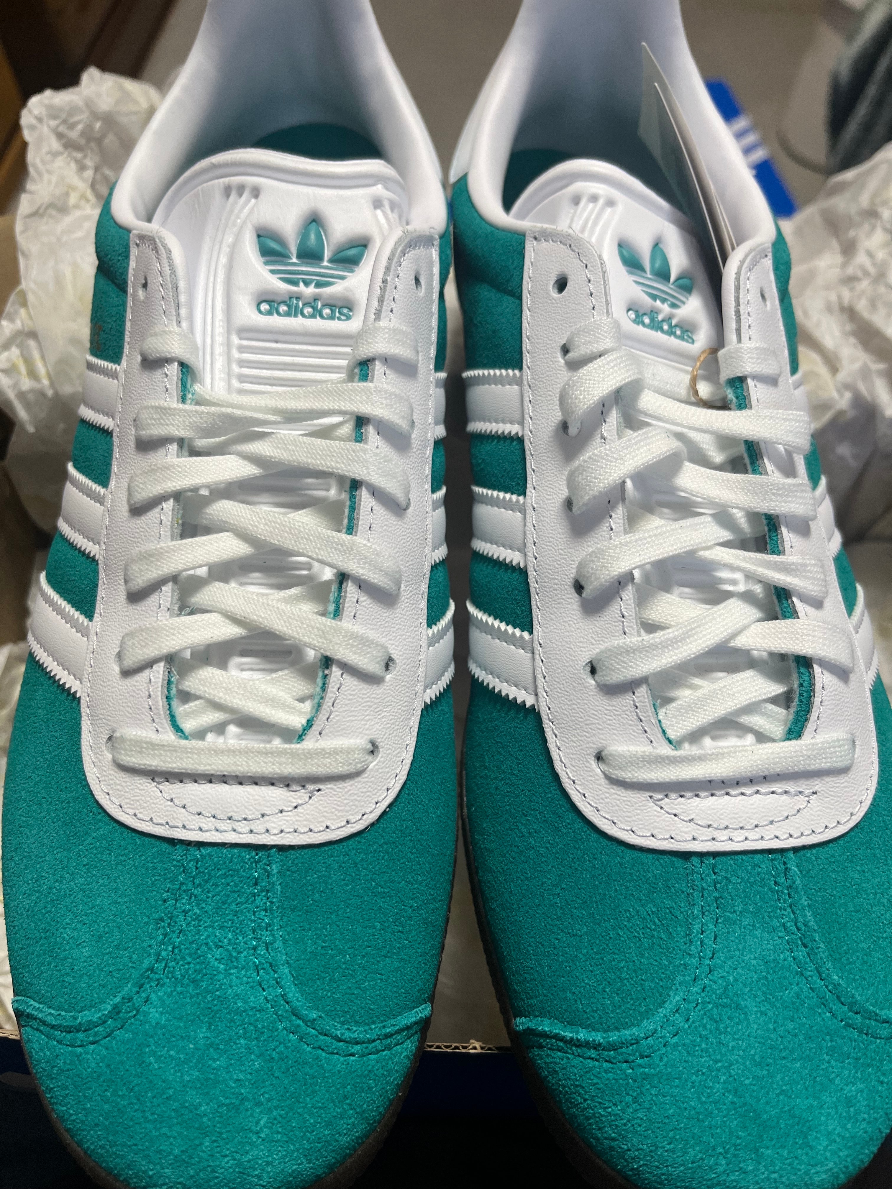 リヴァプールFC x アディダス ガゼル "シーグリーン"