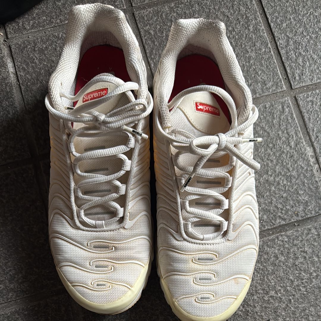 Supreme x Nike Air Max Plus TN "White/Speed Red"