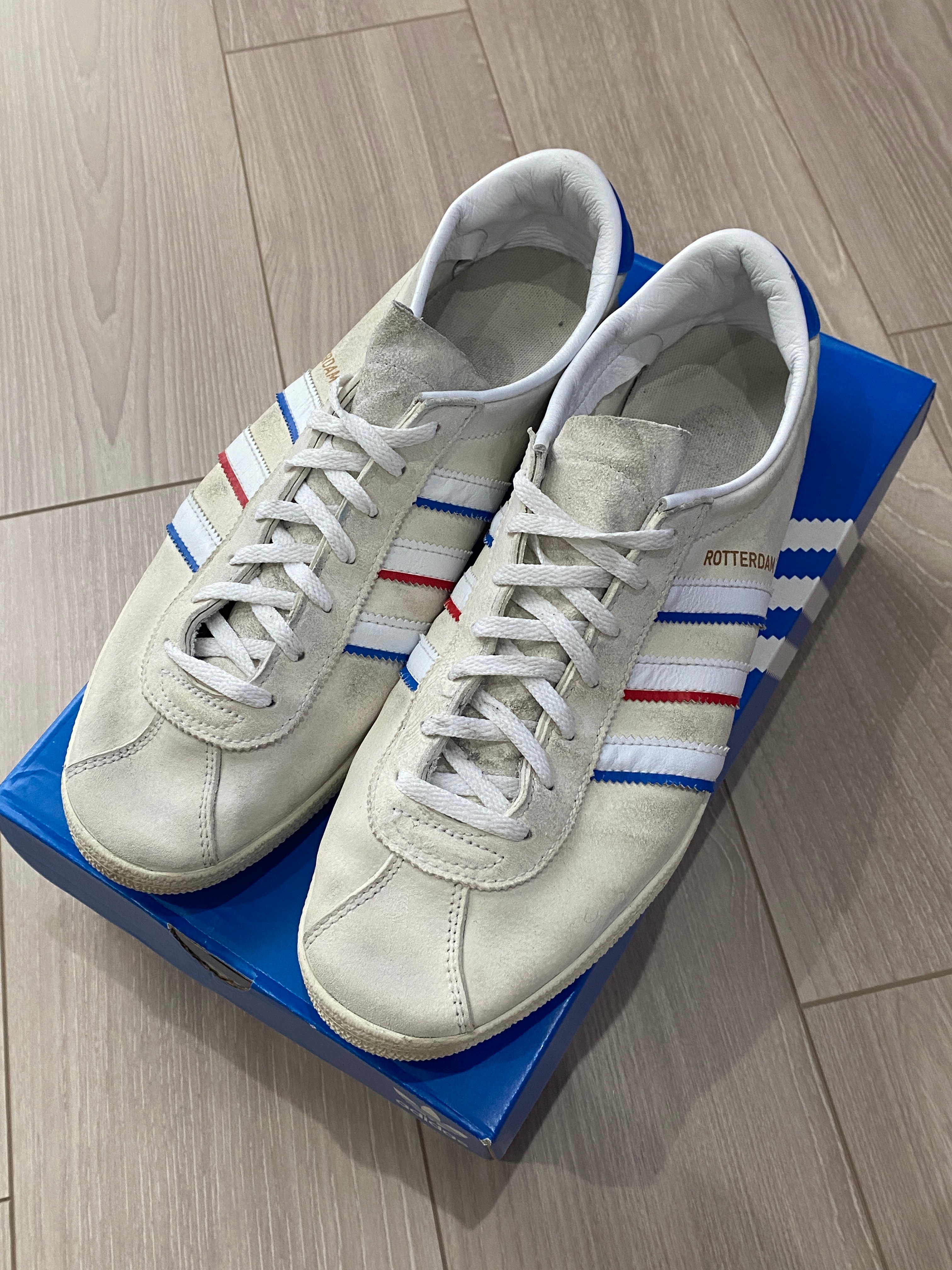 アディダス ロッテルダム 00 "フットウェアホワイト/ブルーバード/ベタースカーレット"