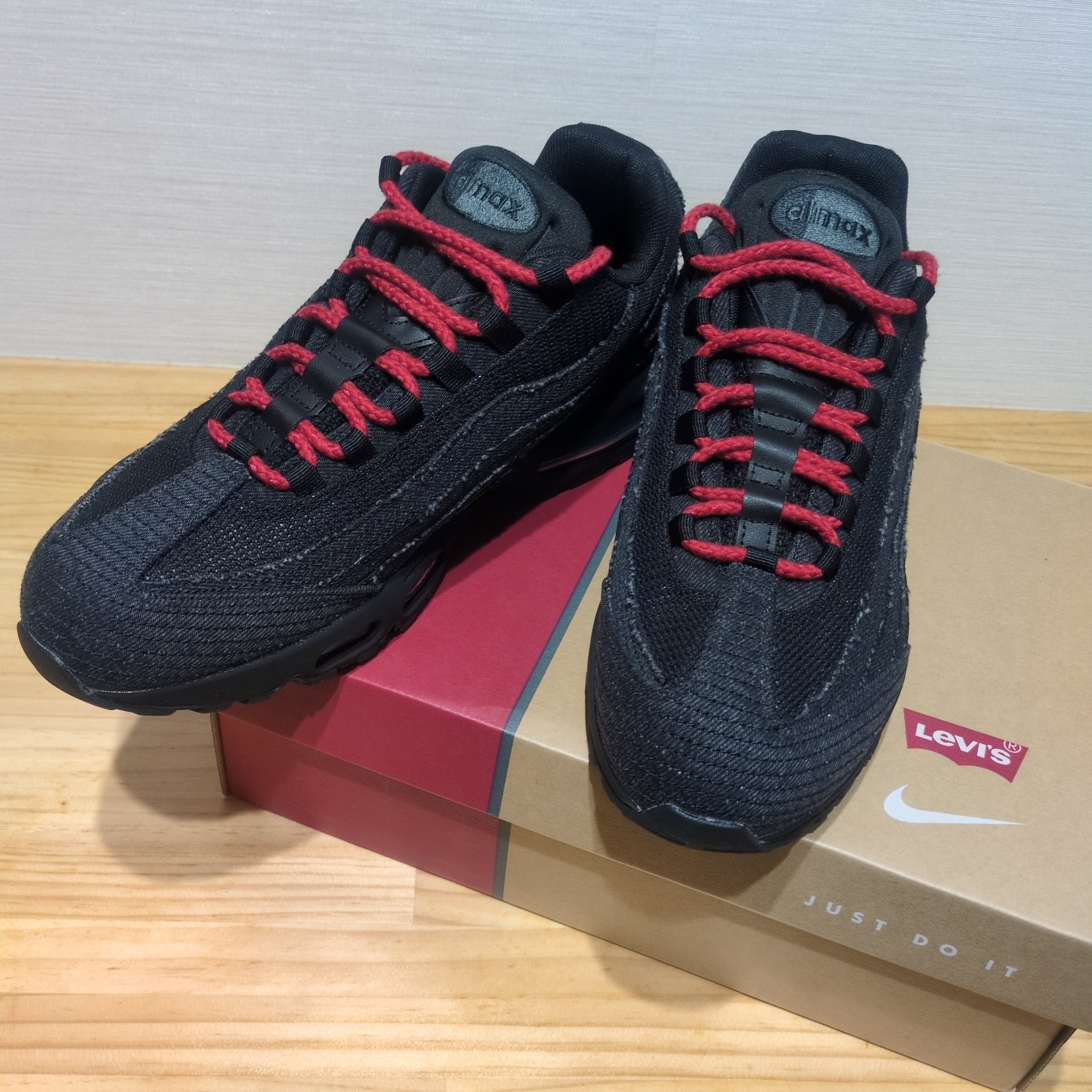 Levi's × Nike Air Max 95 OG "Denim Black"