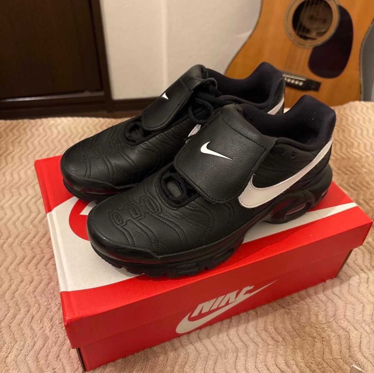 ナイキ ウィメンズ エアマックスプラス ティエンポ "ブラック"