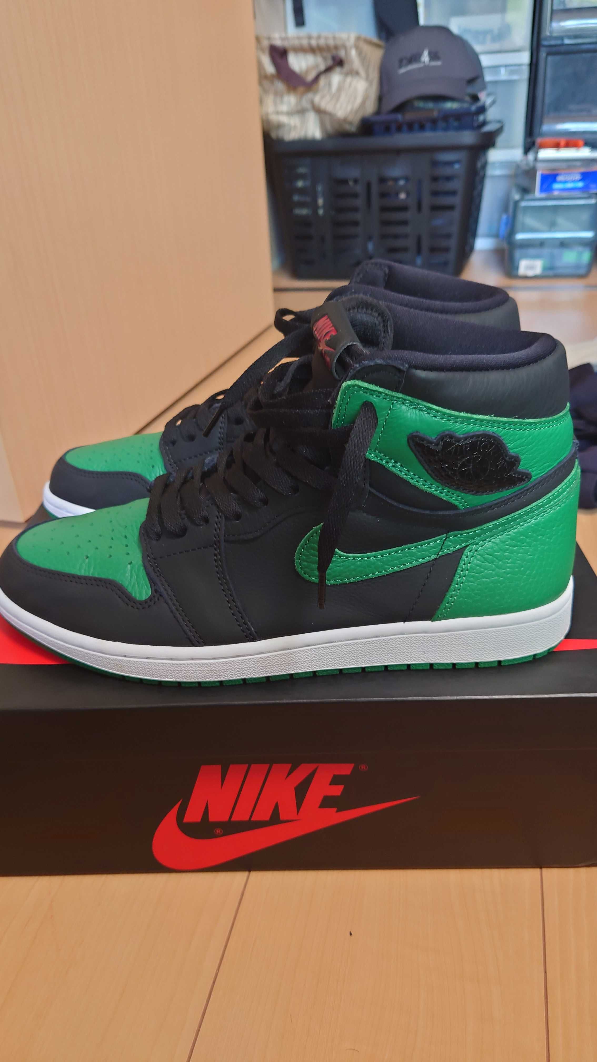 Nike Air Jordan 1 Retro High OG "Black/Pine Green" (2020)