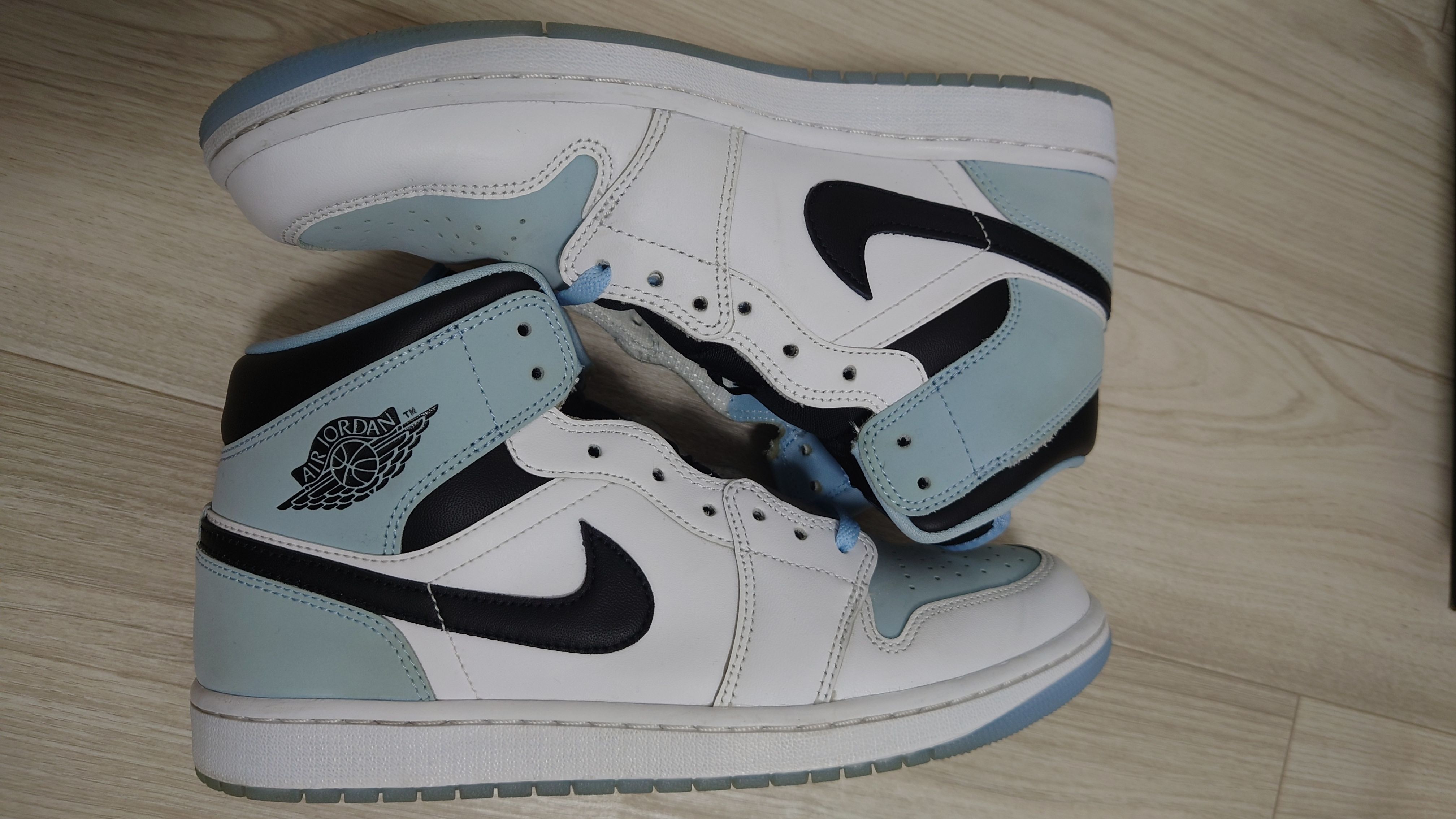Nike Air Jordan 1 Mid "Ice Blue Nubuck"