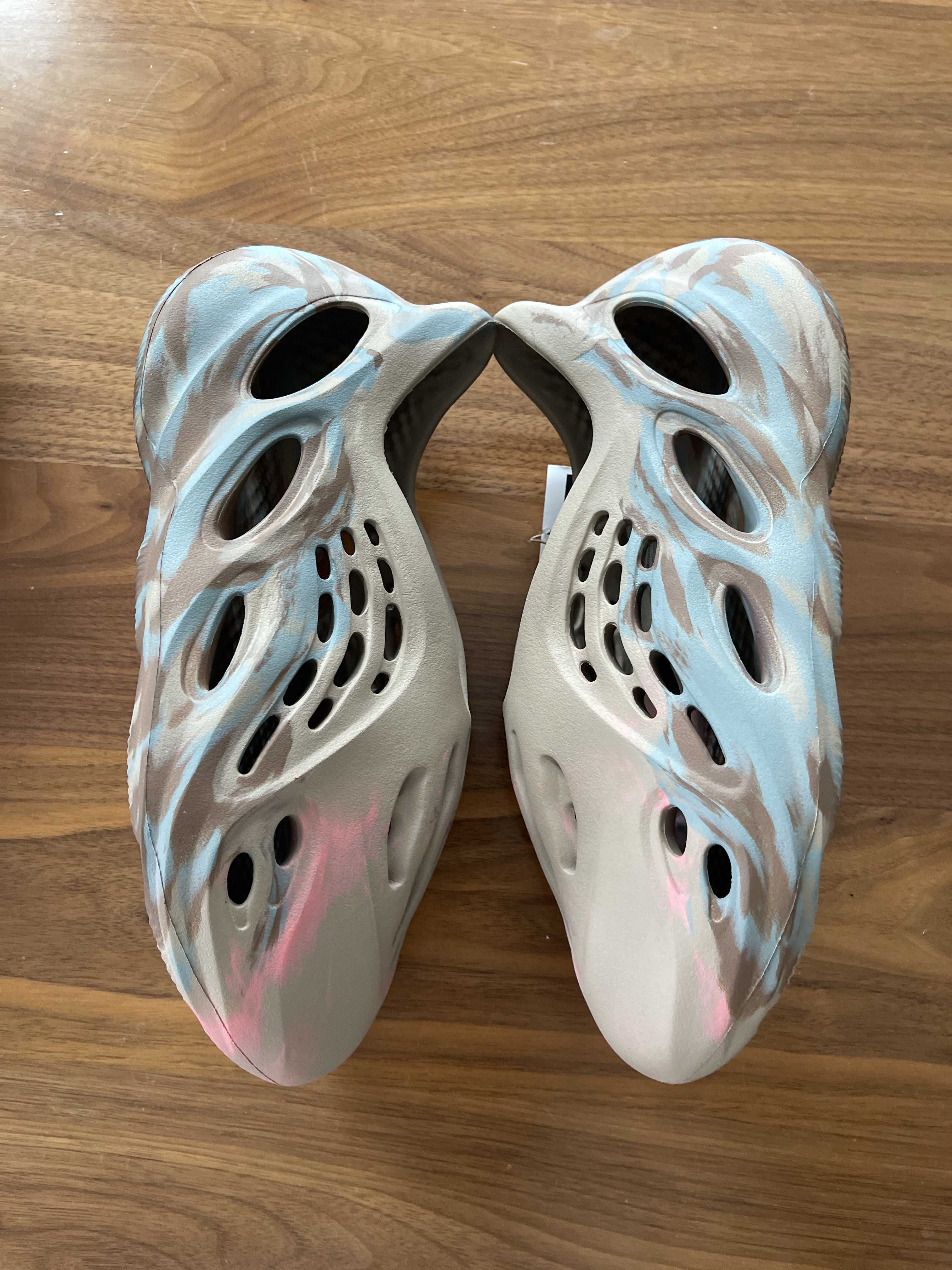 adidas YEEZY Foam Runner "Mx Sand Grey"