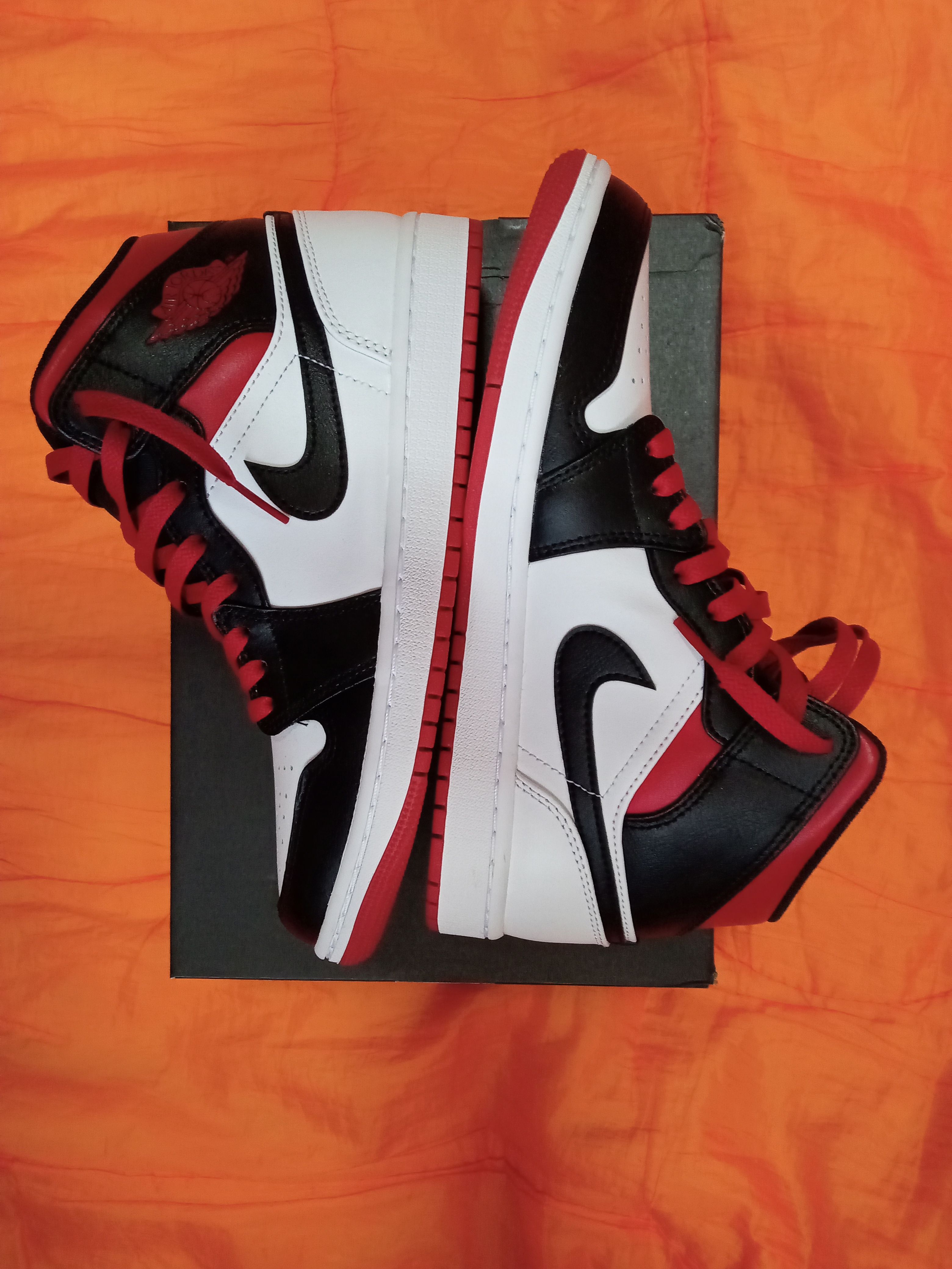 Nike Air Jordan 1 Mid "Gym Red"