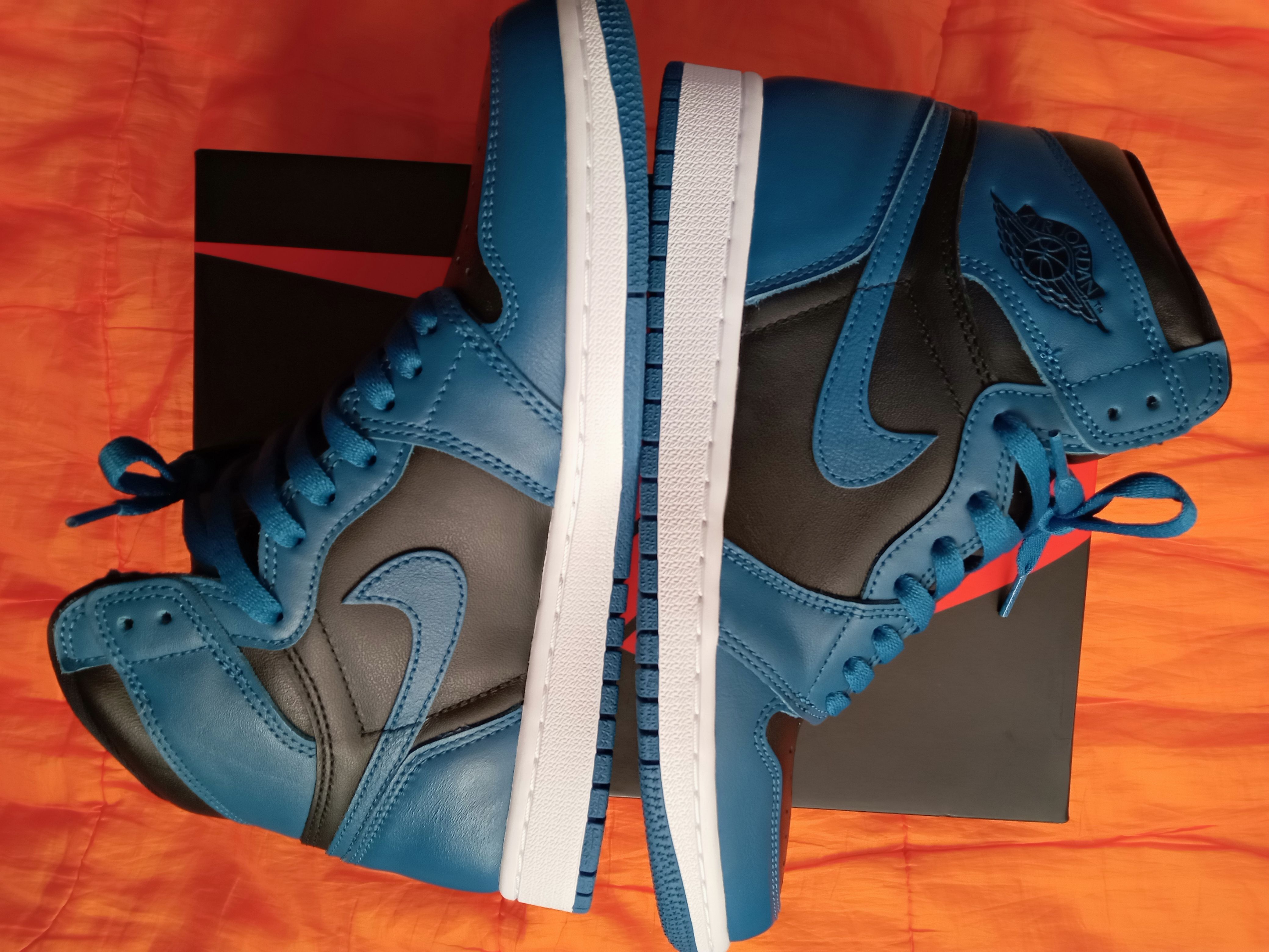 Nike Air Jordan 1 Retro High OG "Dark Marina Blue"
