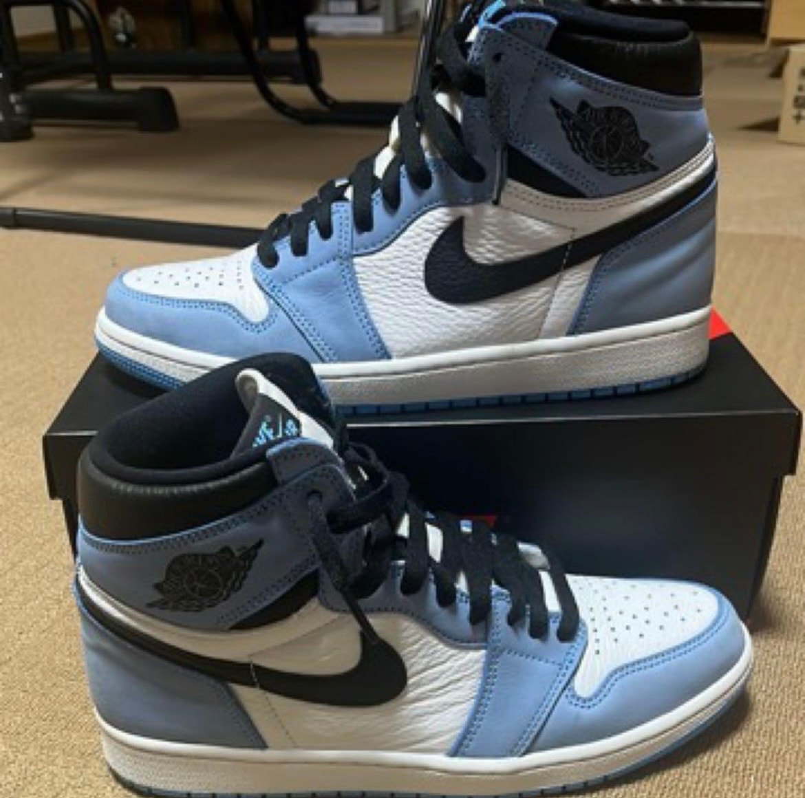 Nike Air Jordan 1 High OG "University Blue"