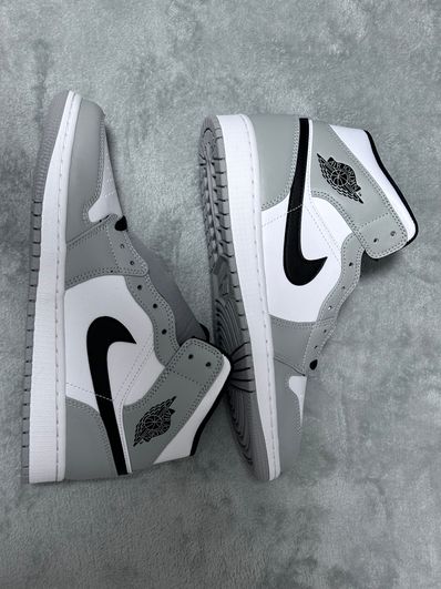 Nike Air Jordan 1 Mid "Light Smoke Grey/White/Black"