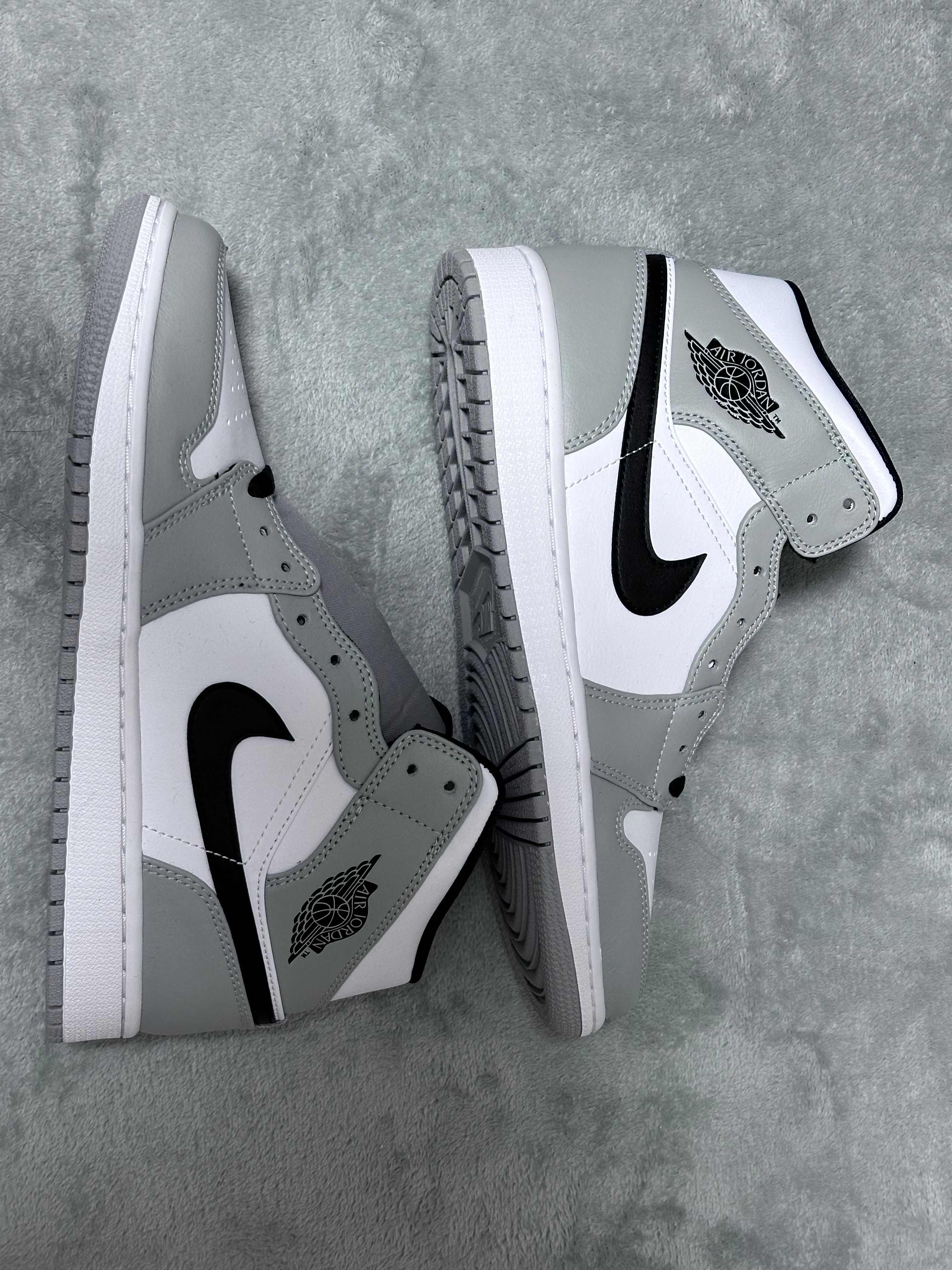 Nike Air Jordan 1 Mid "Light Smoke Grey/White/Black"