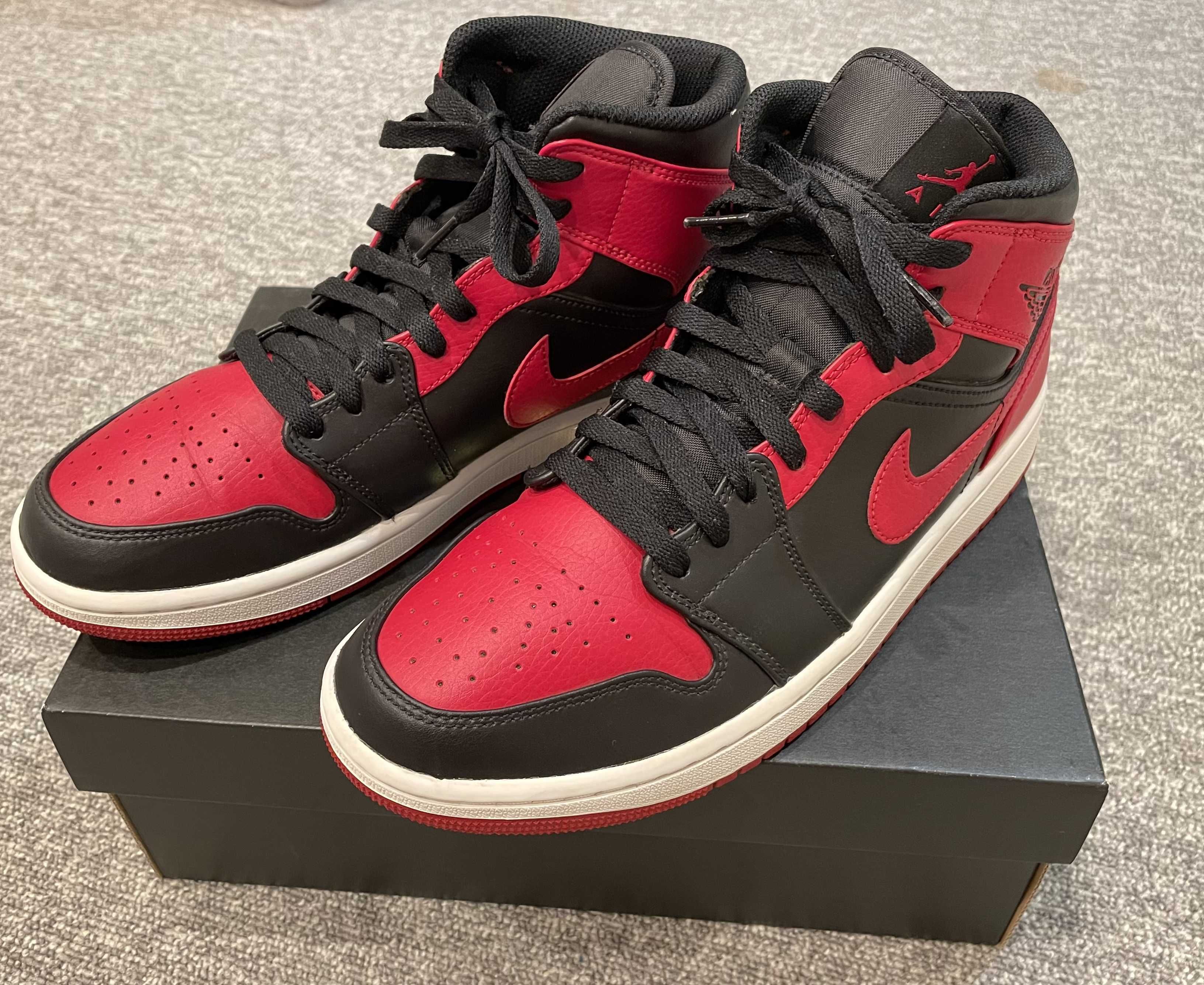 Nike Air Jordan 1 Mid "Bred"